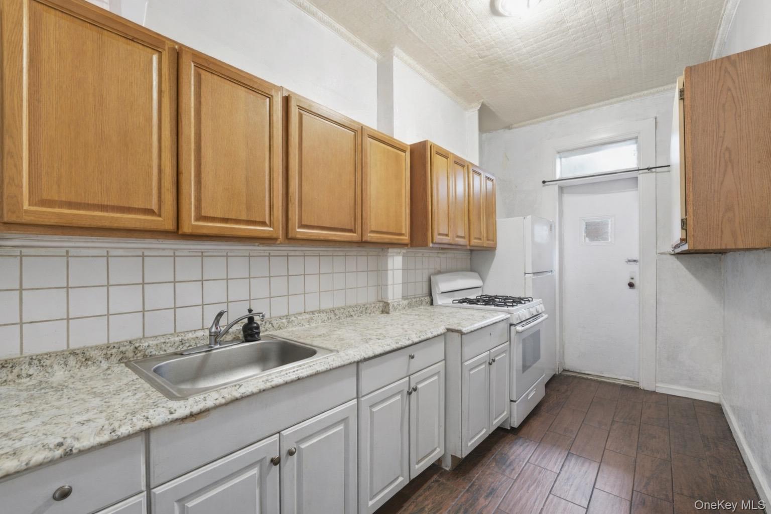 10407 94th Avenue Property Photo 6