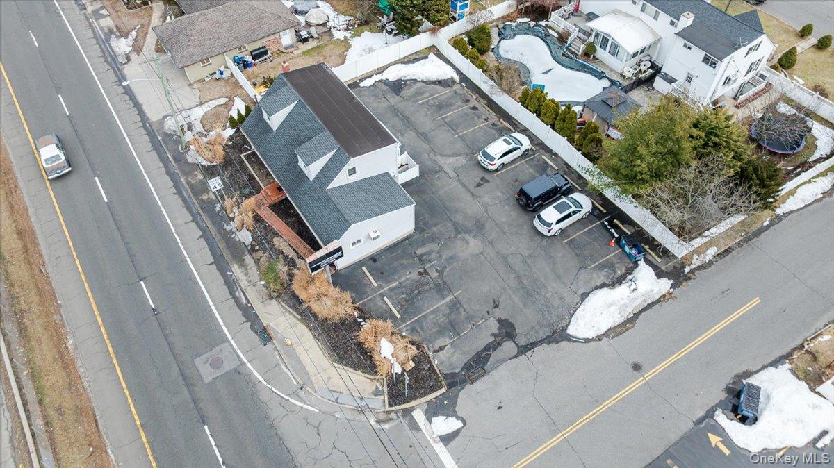 930 Sunrise Highway Property Photo 3