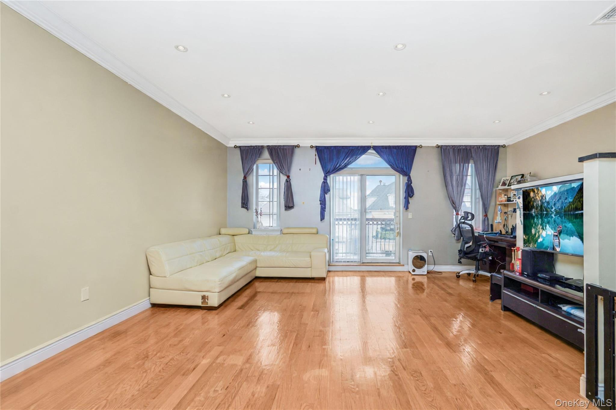 8805 Bay 16th Street Property Photo 5