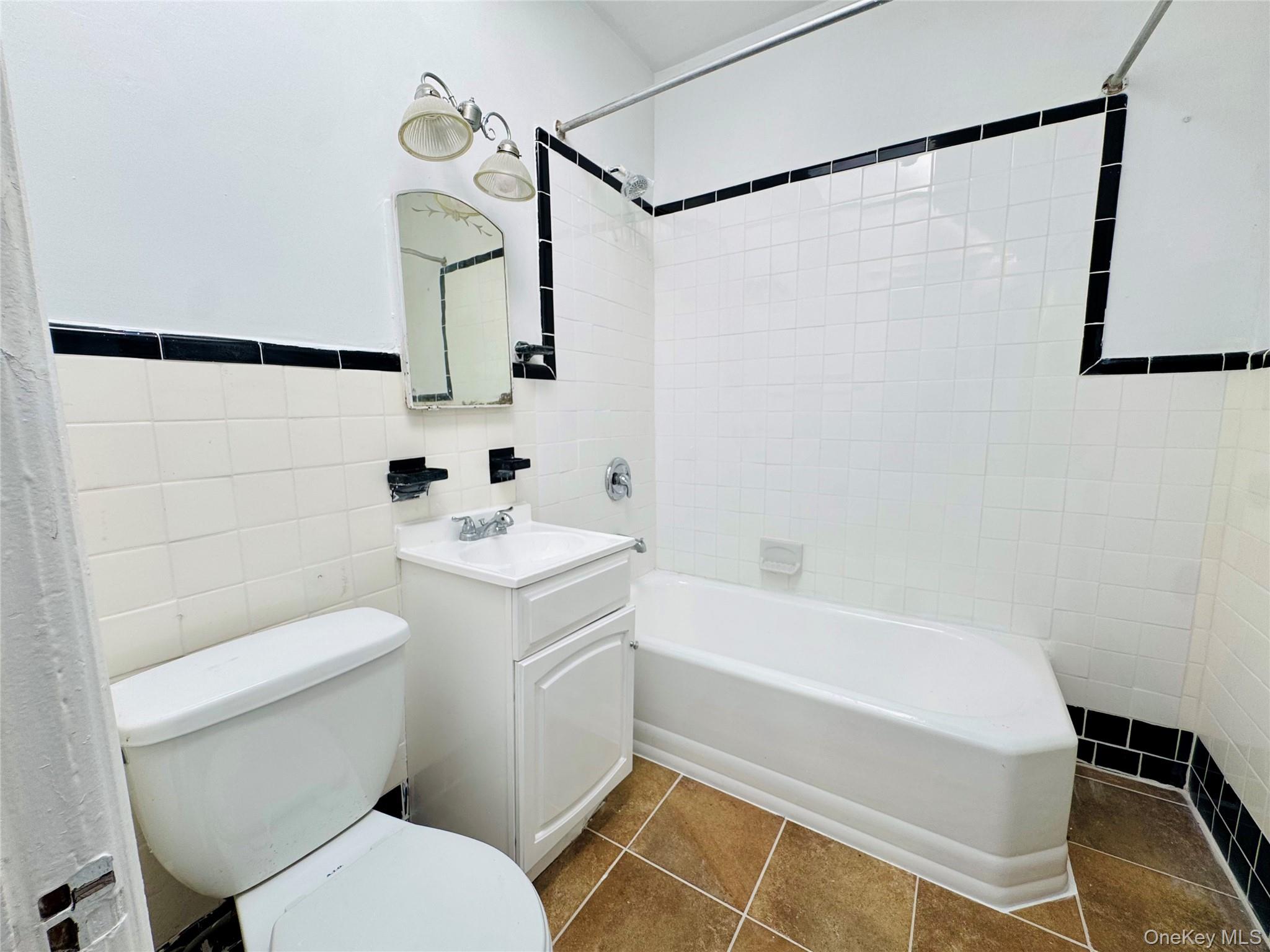 76-18 85th Road Property Photo 17