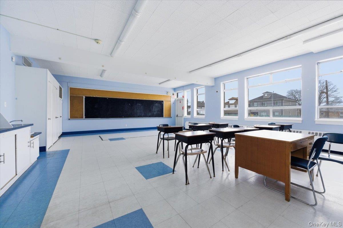 90 Henry Street Property Photo 8