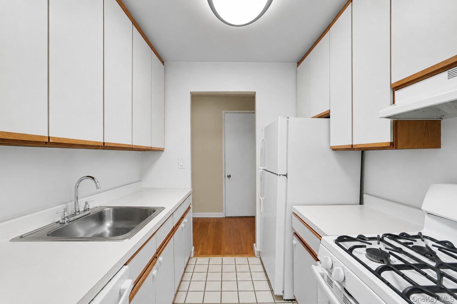 1300 Midland Avenue C67 Property Photo 12