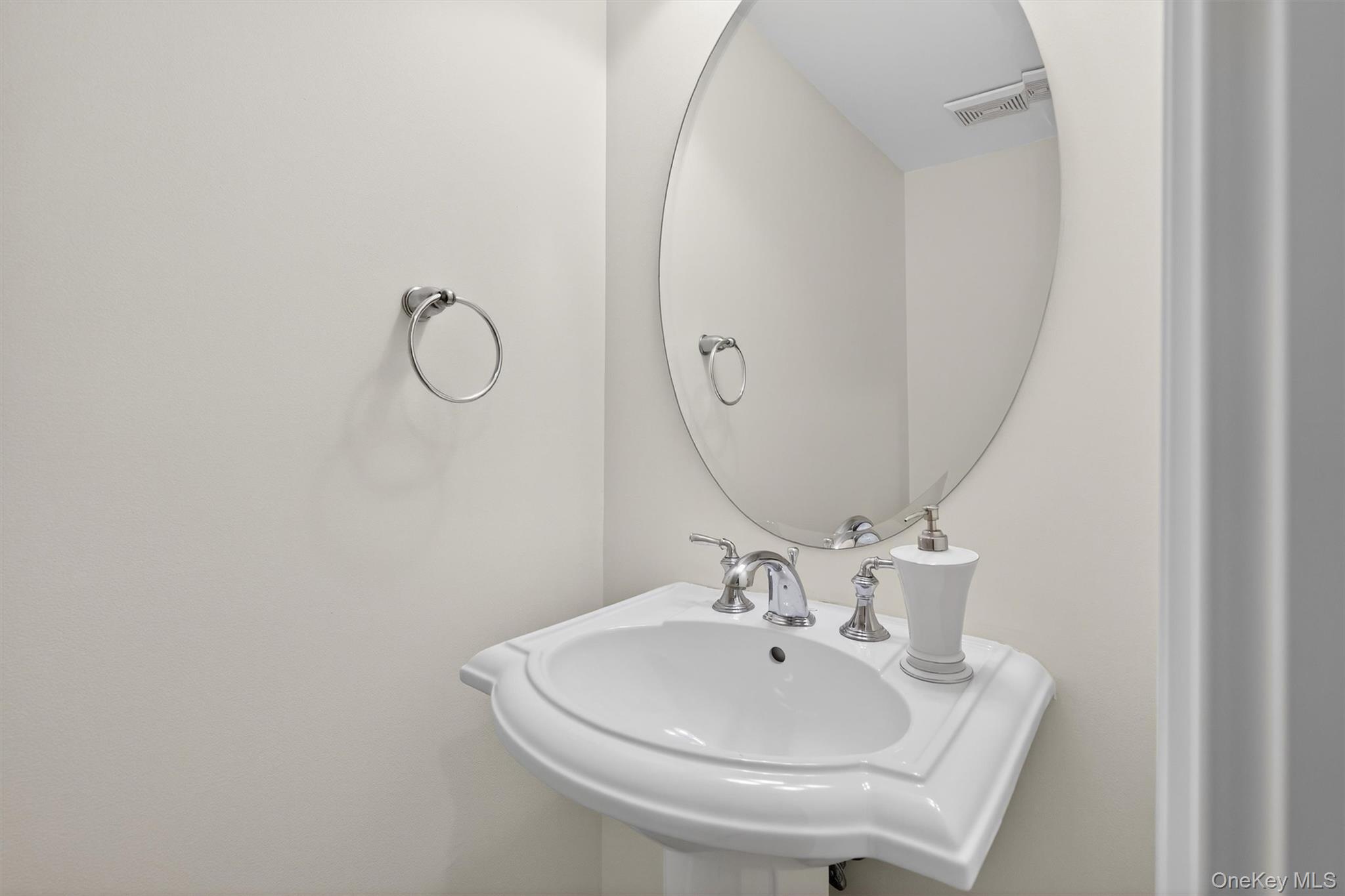 3 Harbor Pointe Drive Property Photo 8