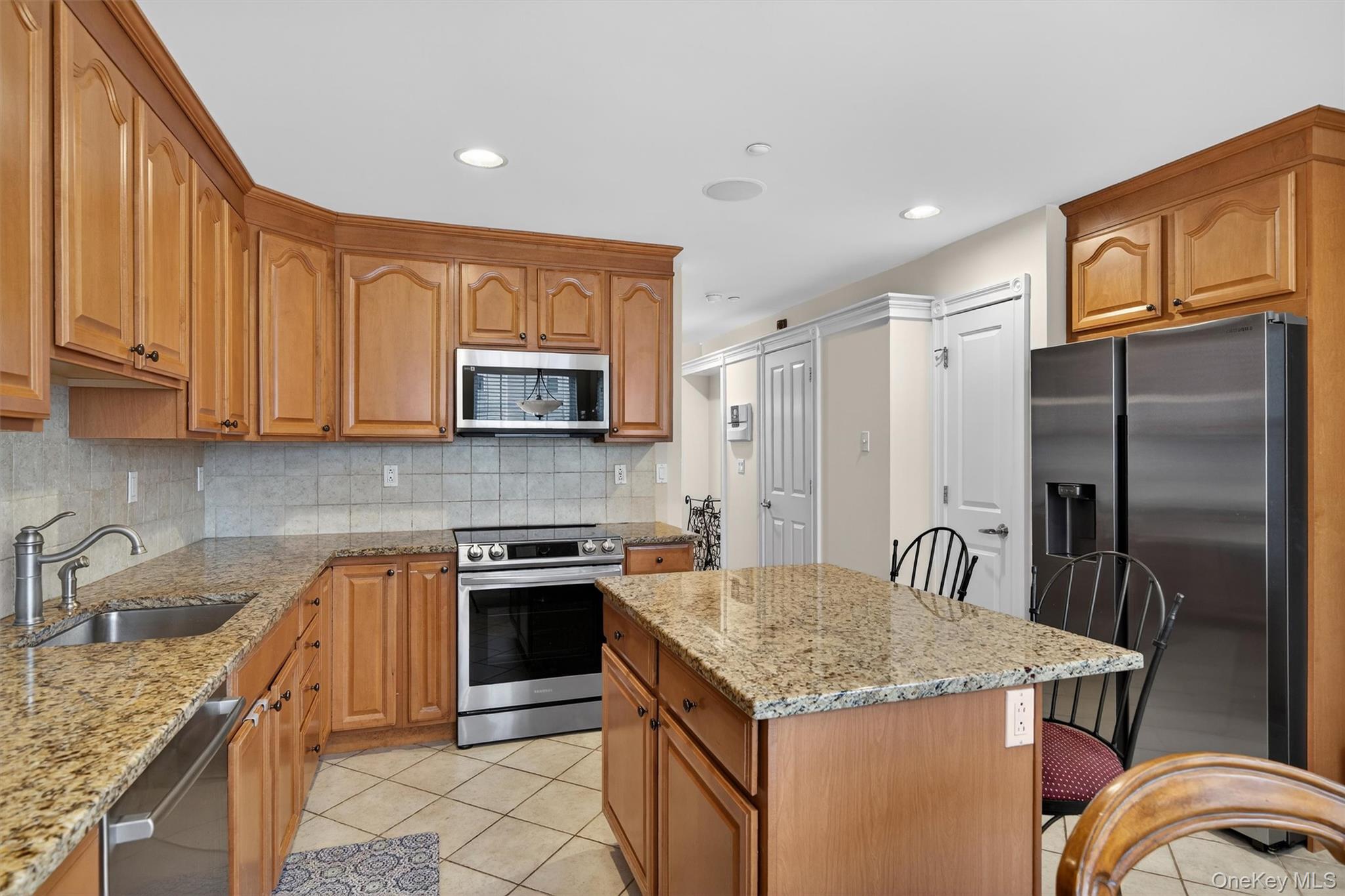 3 Harbor Pointe Drive Property Photo 17