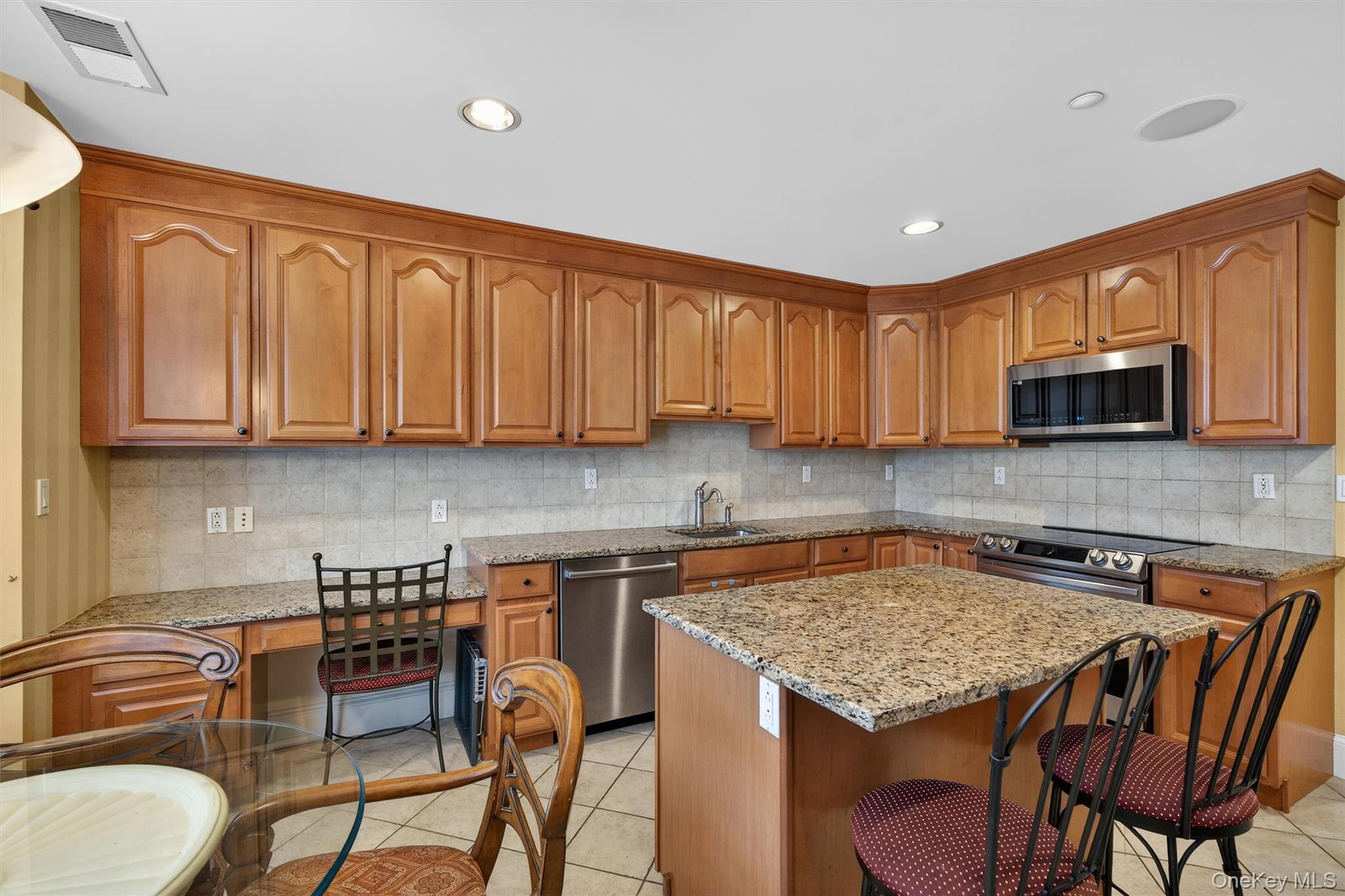 3 Harbor Pointe Drive Property Photo 18