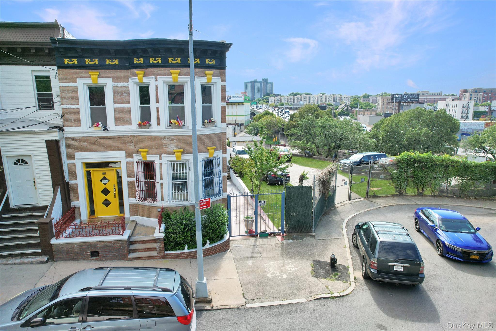 1746 Anthony Avenue Property Photo 1