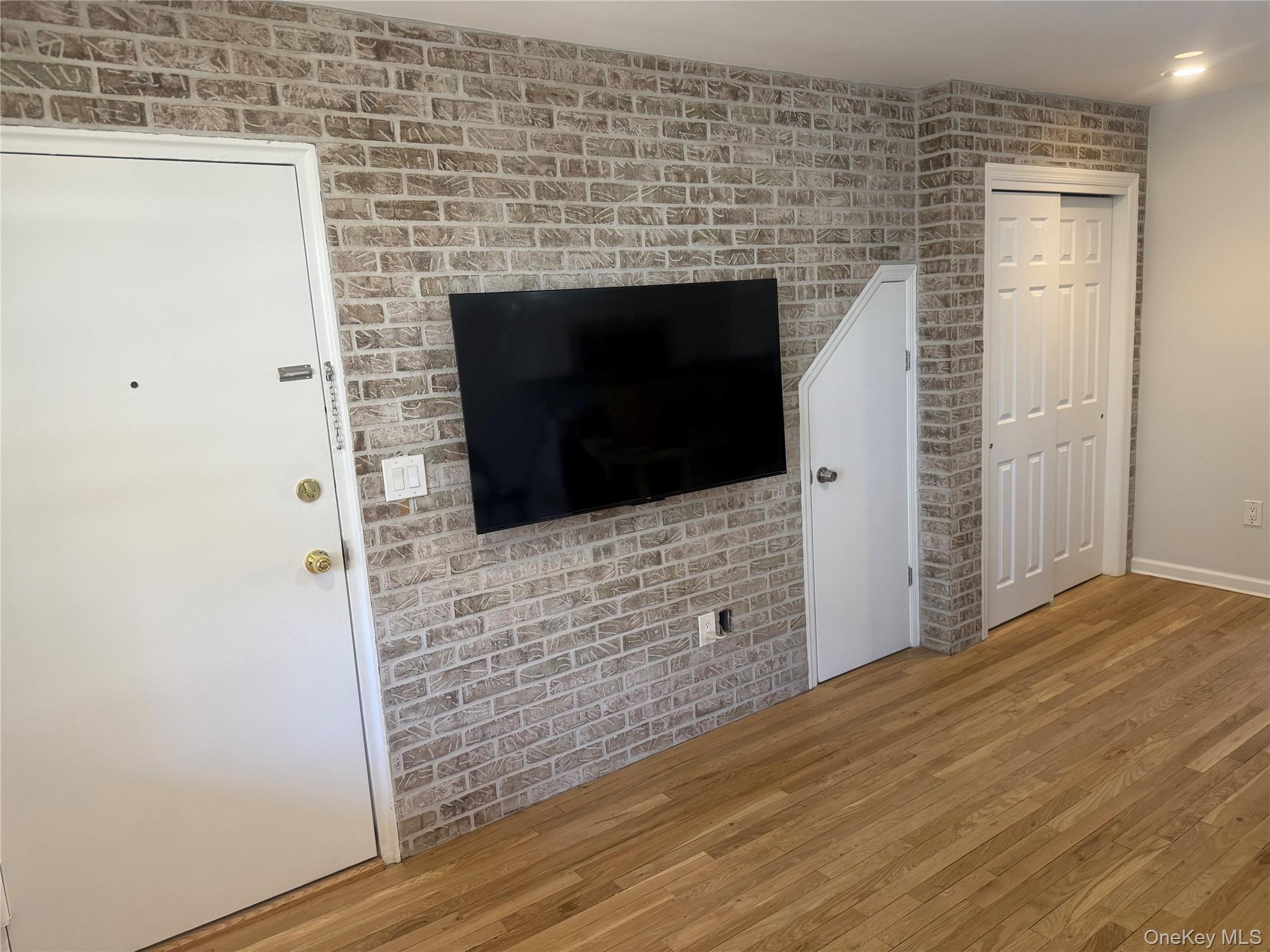 65 West Broadway 8a Property Photo 4