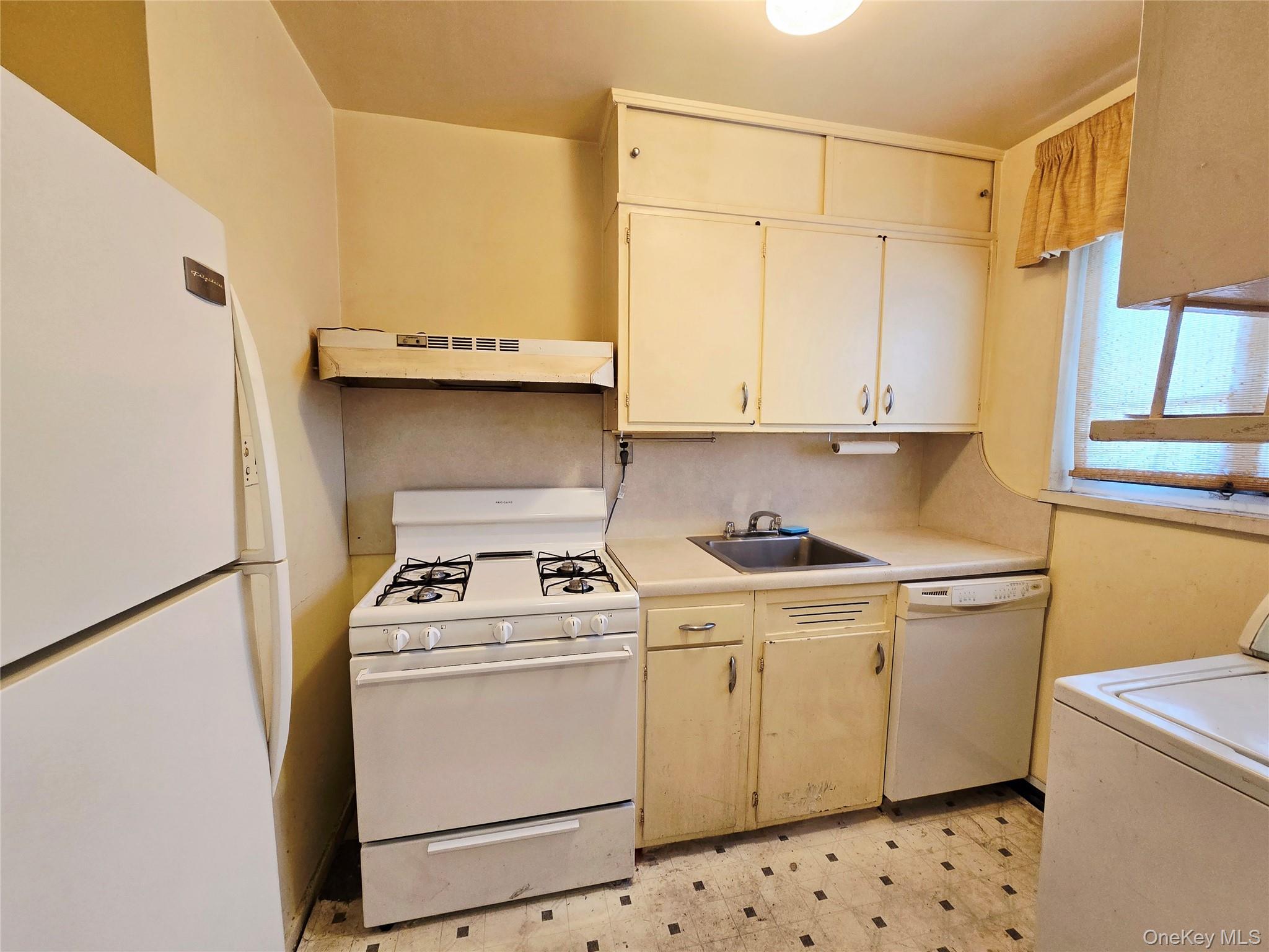 22305 Manor Road 226 Property Photo 6