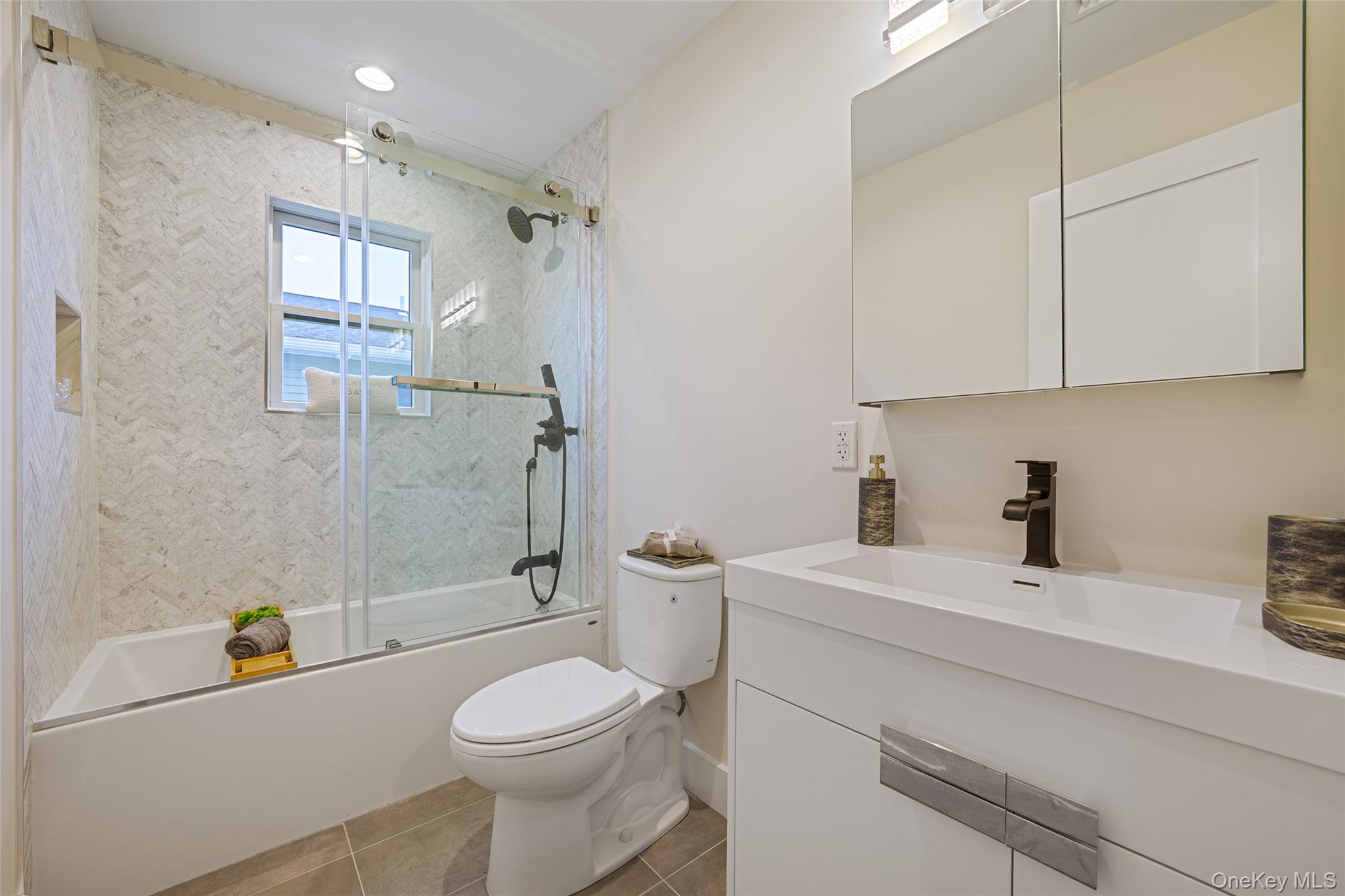 243 Mott Street Property Photo 20