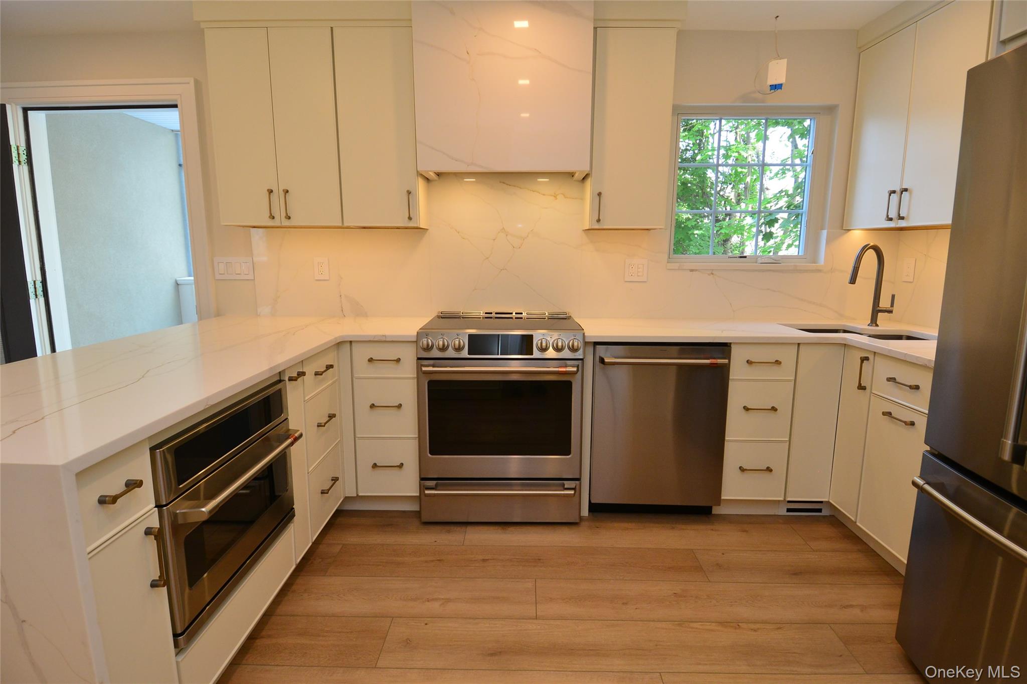 137 Hillside Place Property Photo 5