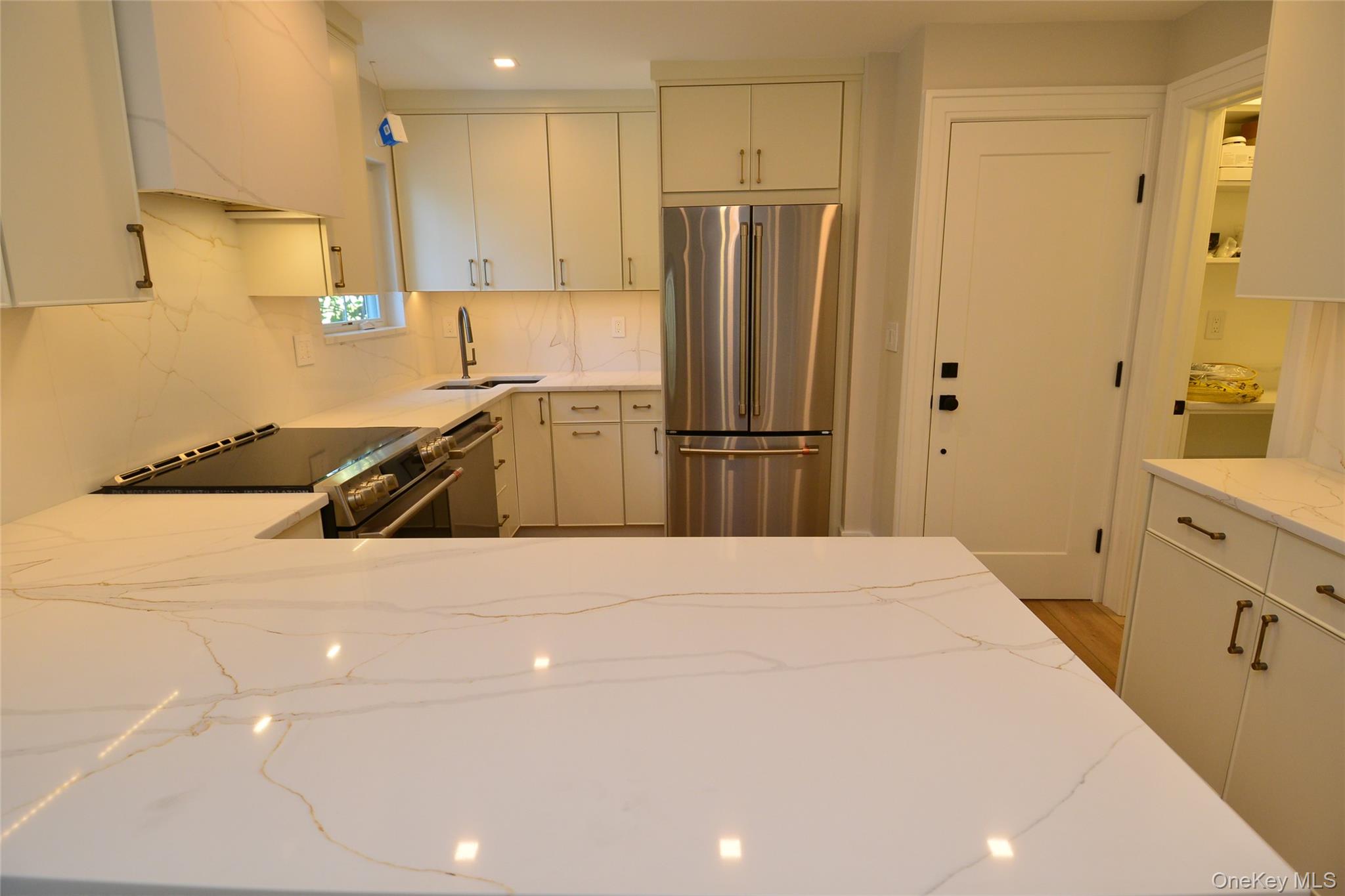 137 Hillside Place Property Photo 6
