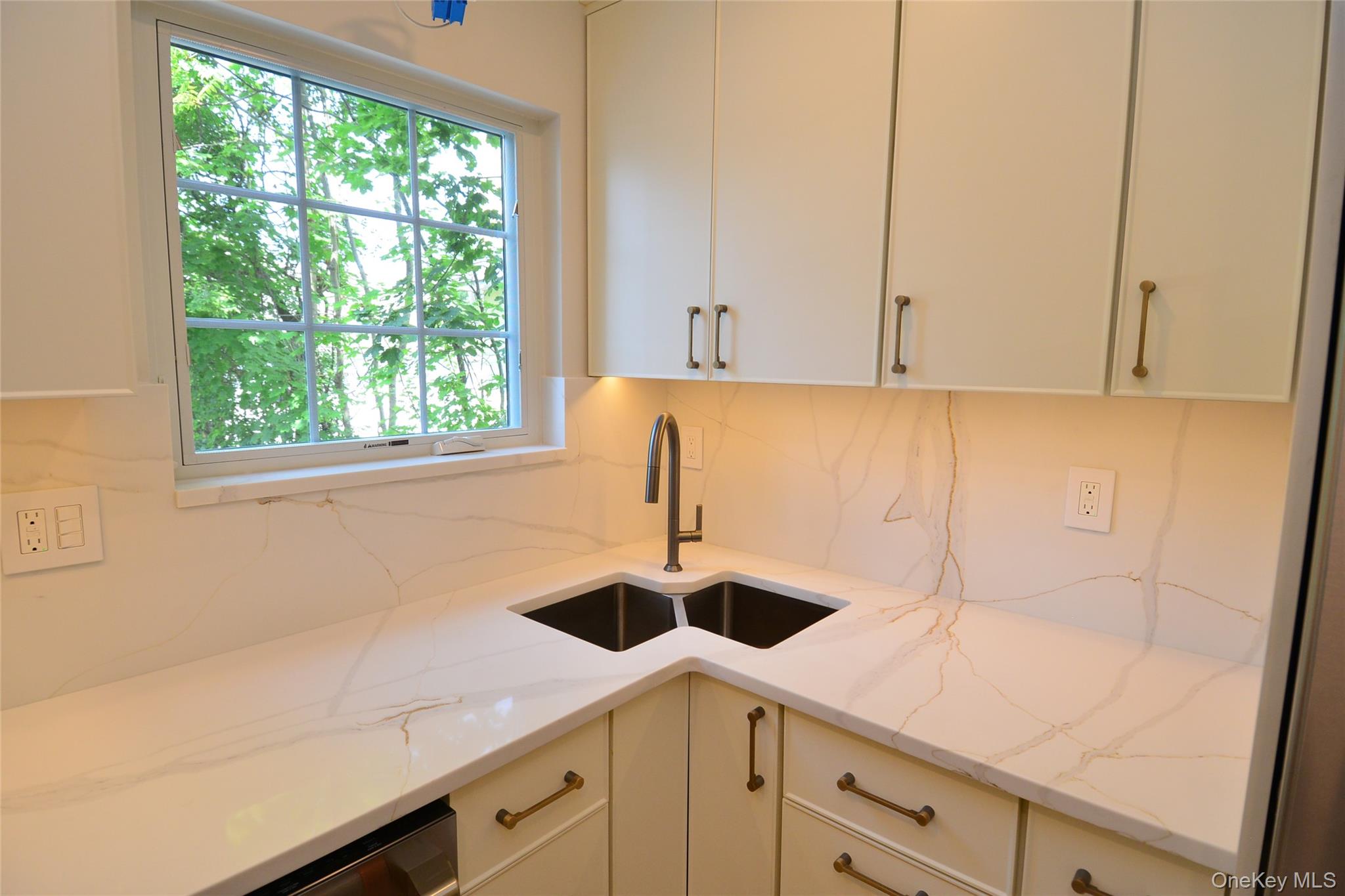 137 Hillside Place Property Photo 8