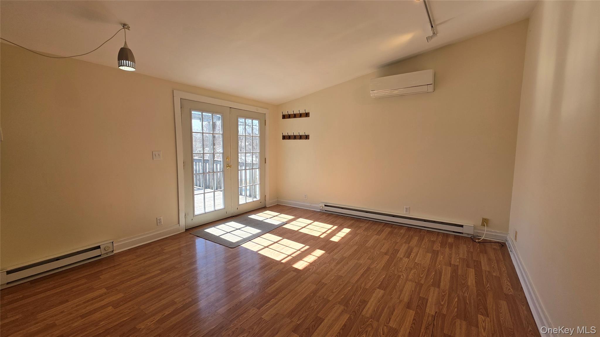 62 E Market Street Property Photo 6