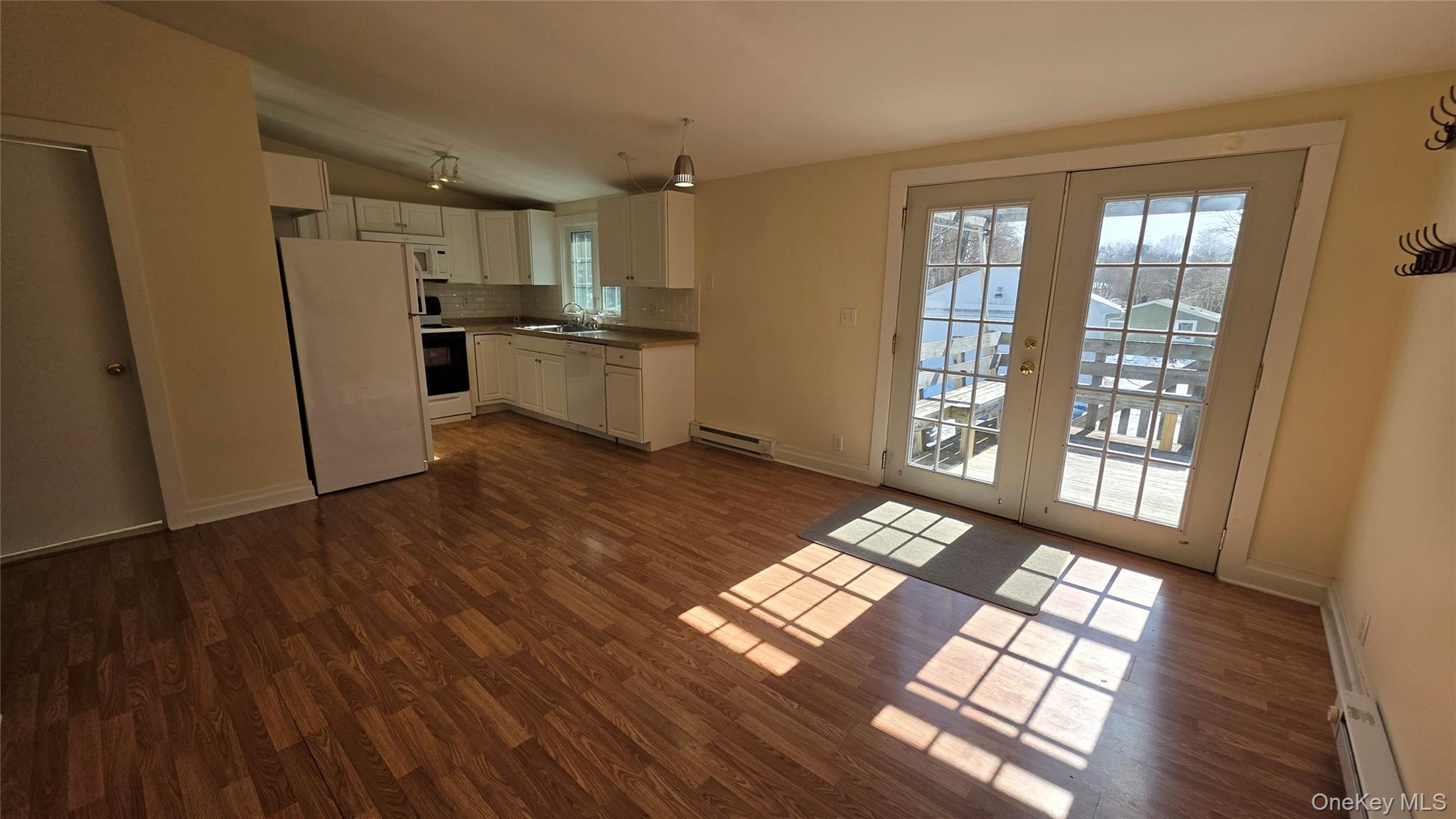 62 E Market Street Property Photo 8