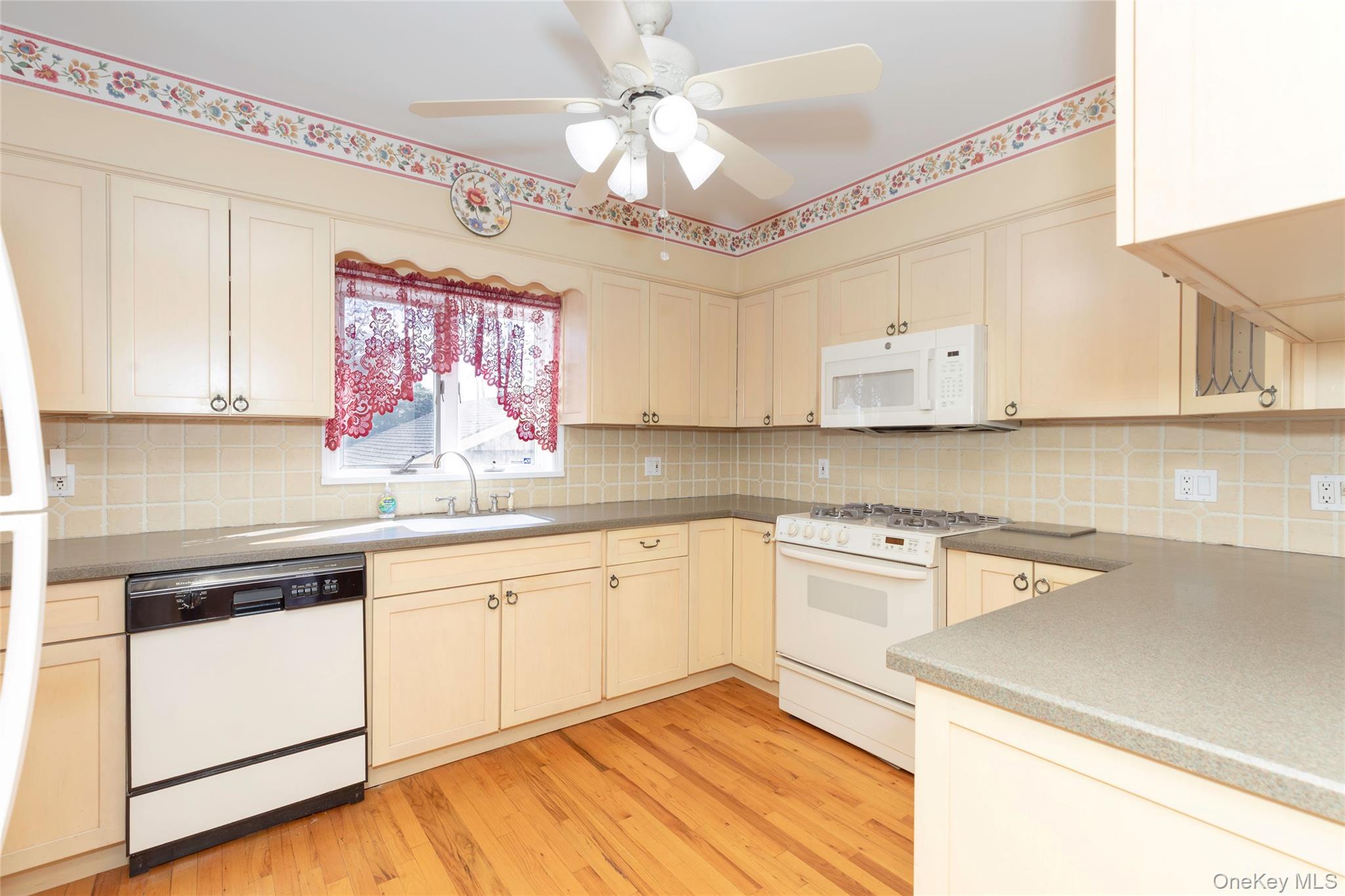 100 Marine Street Property Photo 8