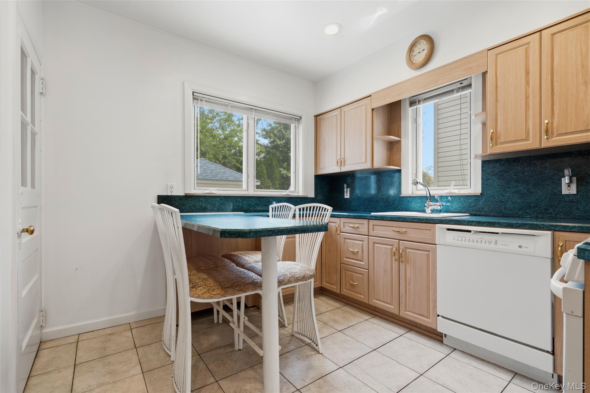 1372 Hollywood Avenue Property Photo 11