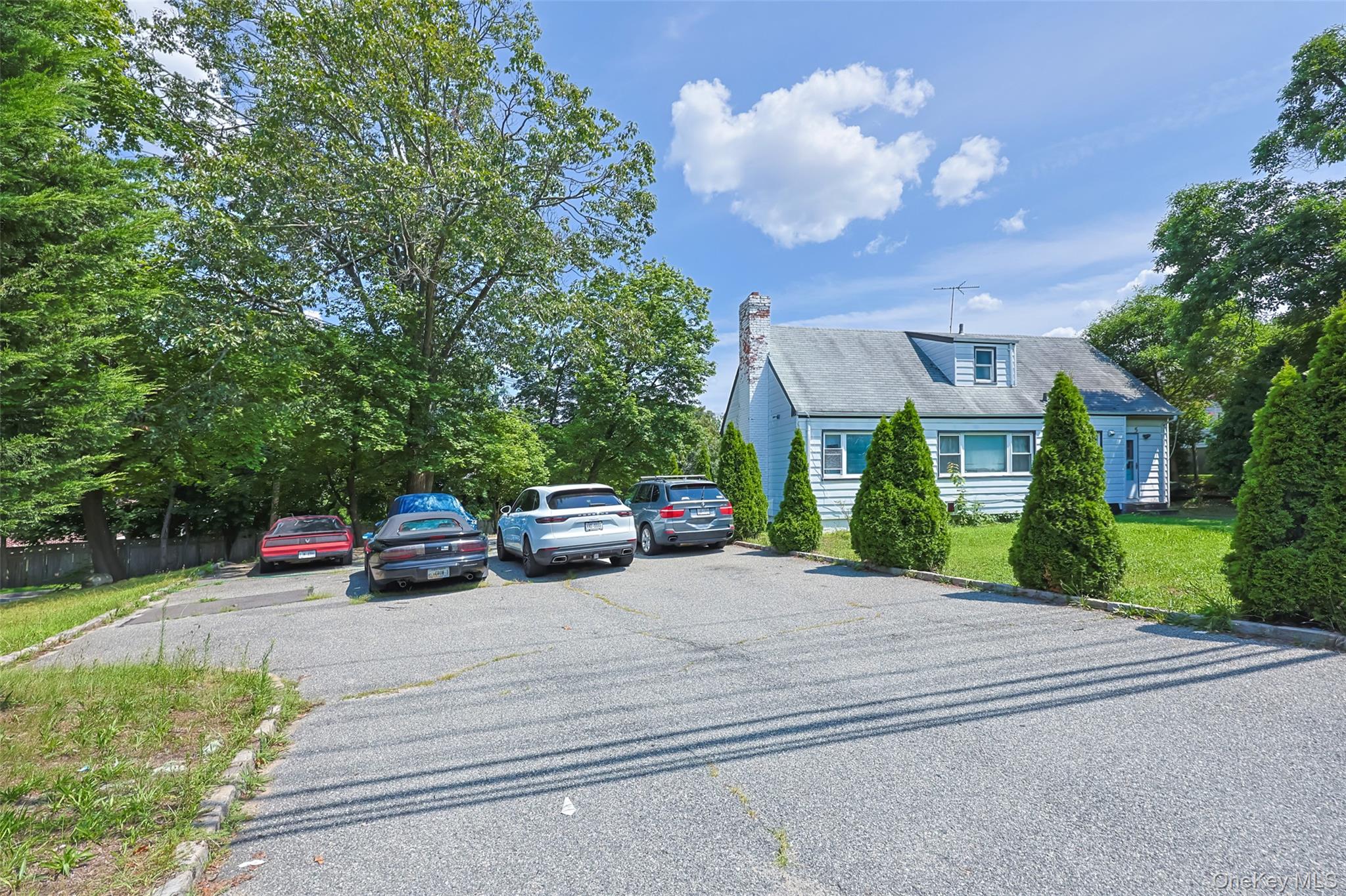 84 Middle Neck Road Property Photo 2