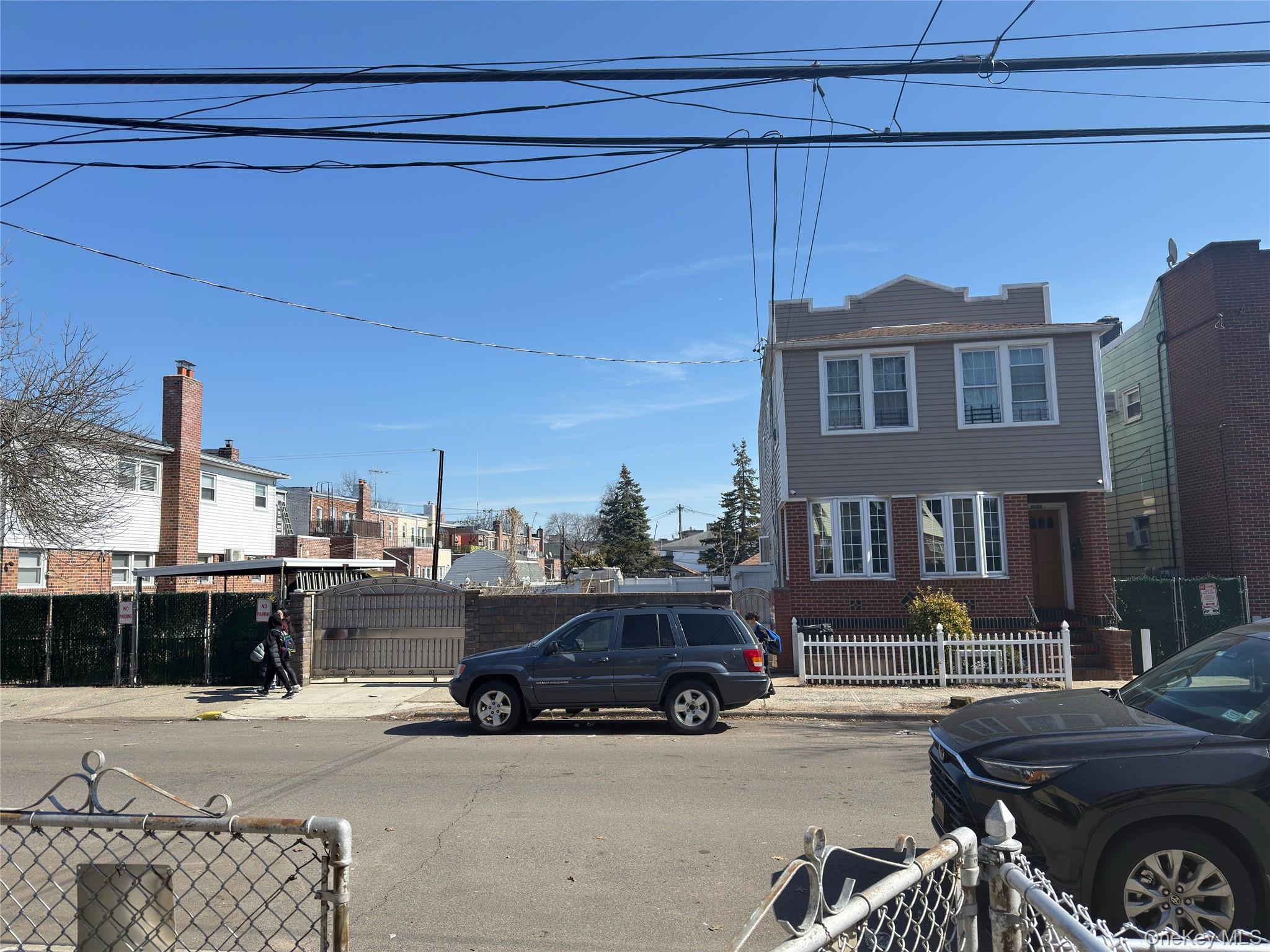 136-15 Whitelaw Street Property Photo 1