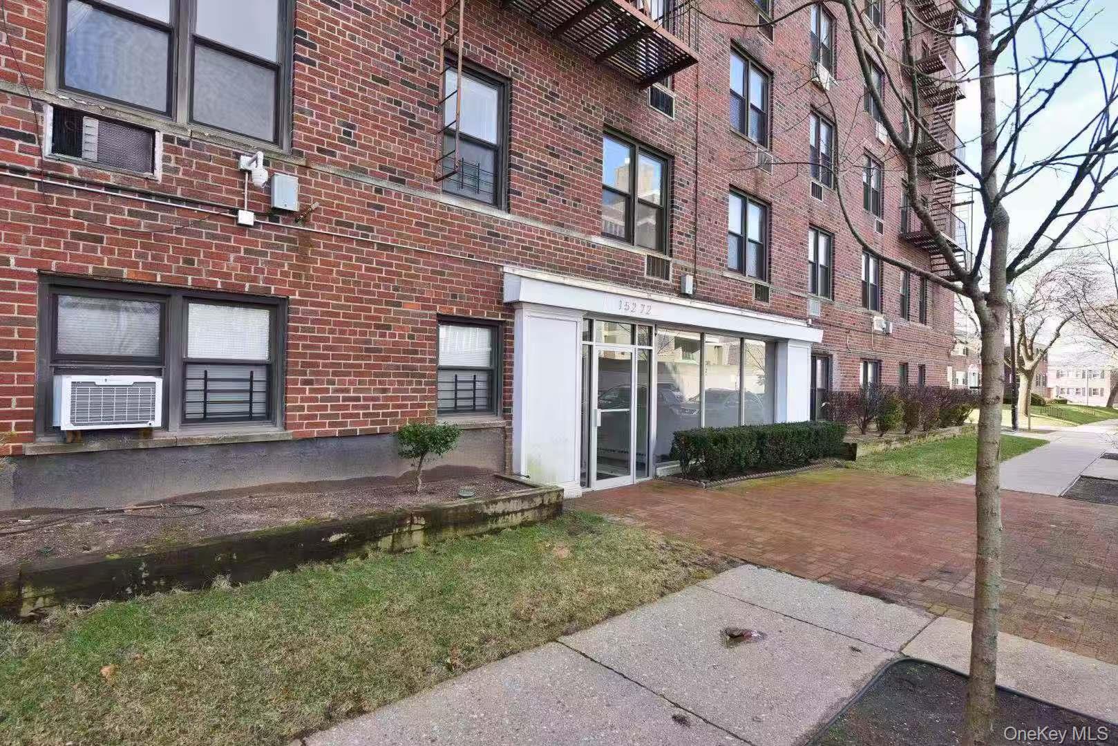 15272 Melbourne Avenue 2g Property Photo 2