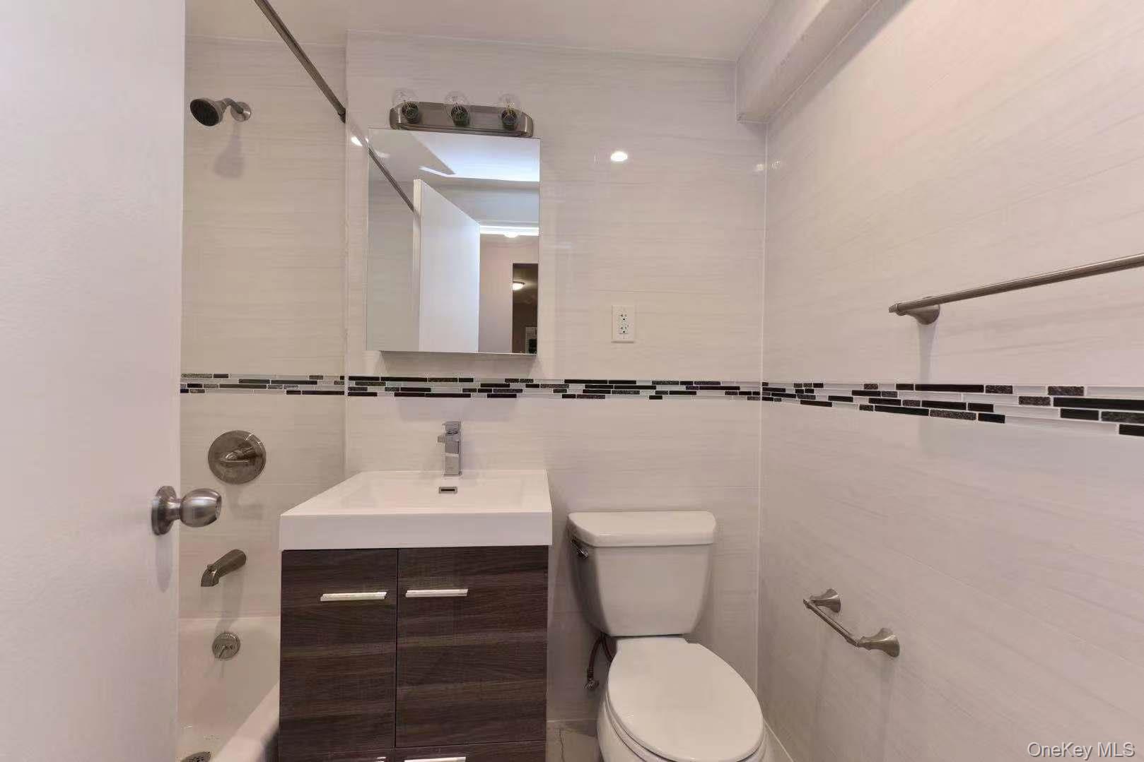 15272 Melbourne Avenue 2g Property Photo 13