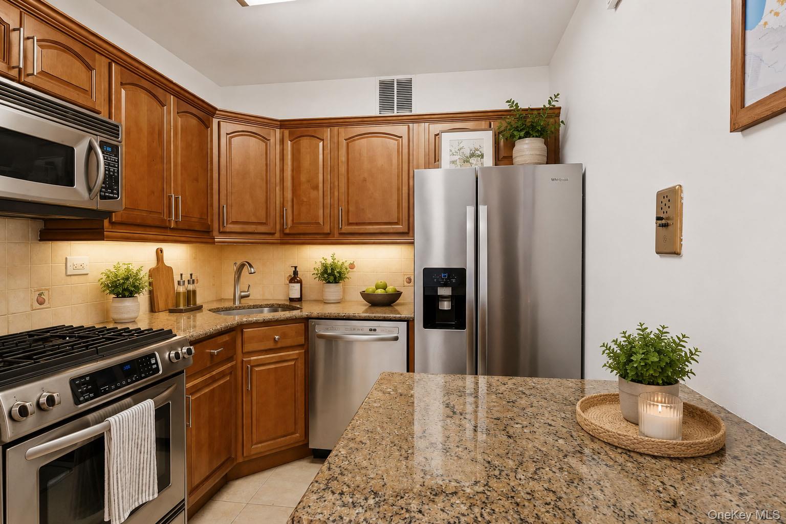 300 E 40 Street 12e Property Photo 4