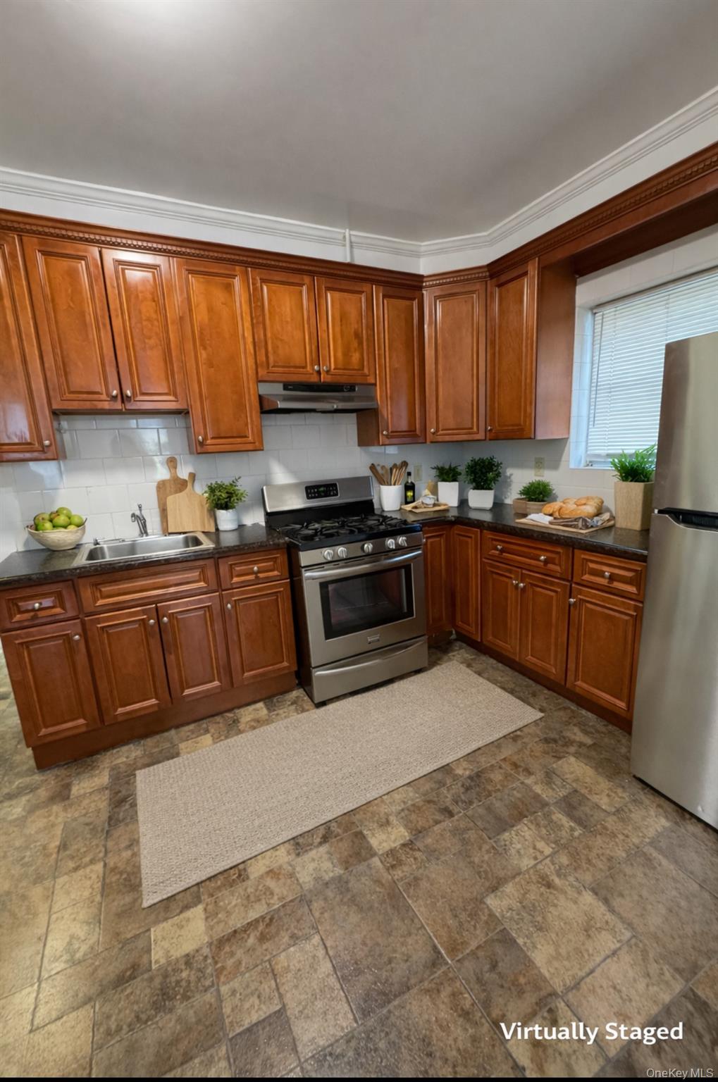 7027 68th Place Property Photo 2