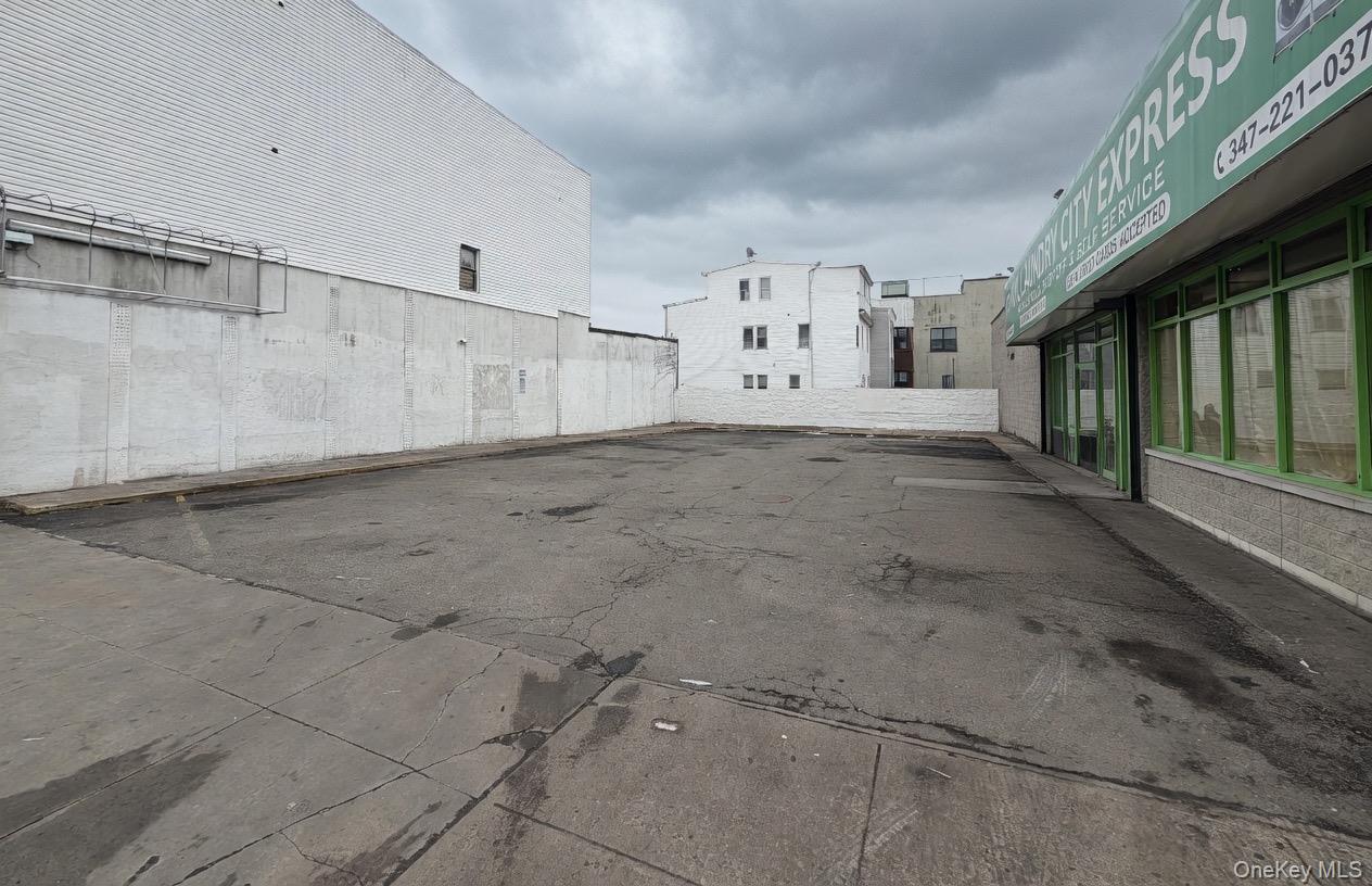 2232 Pitkin Avenue Property Photo 3