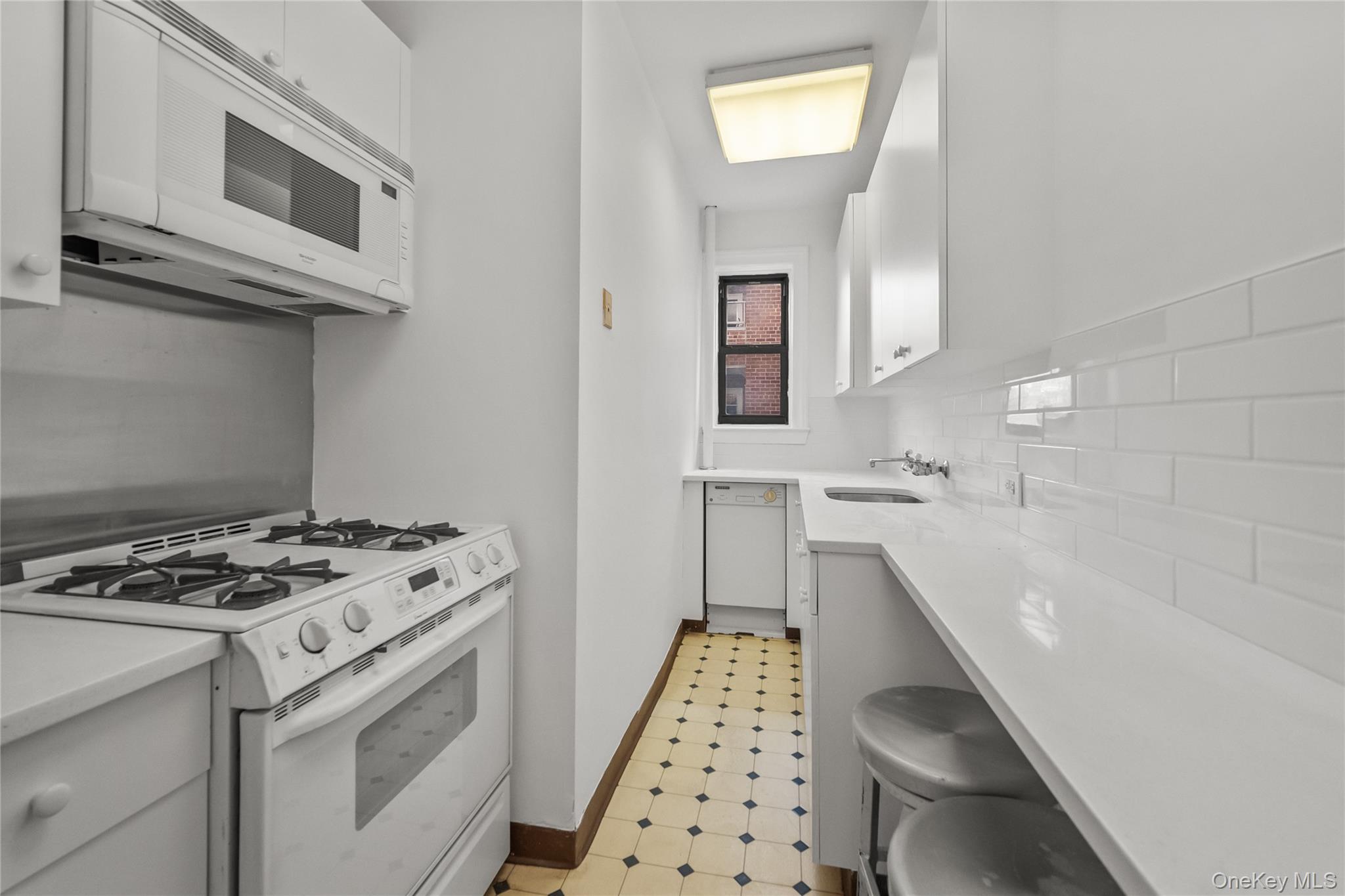 68 E Hartsdale Avenue 4e Property Photo 11