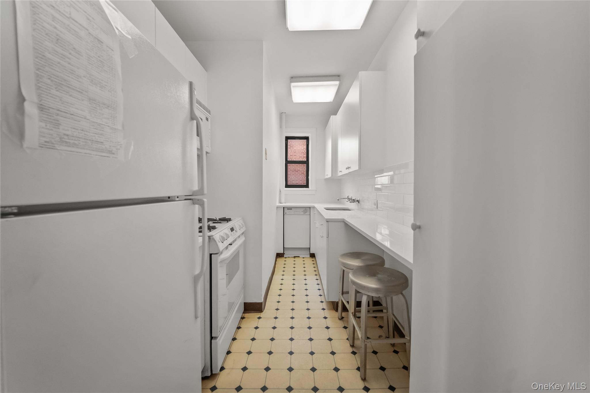 68 E Hartsdale Avenue 4e Property Photo 12