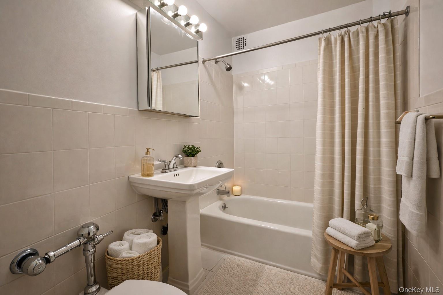 100-25 Queens Boulevard 5g Property Photo 5