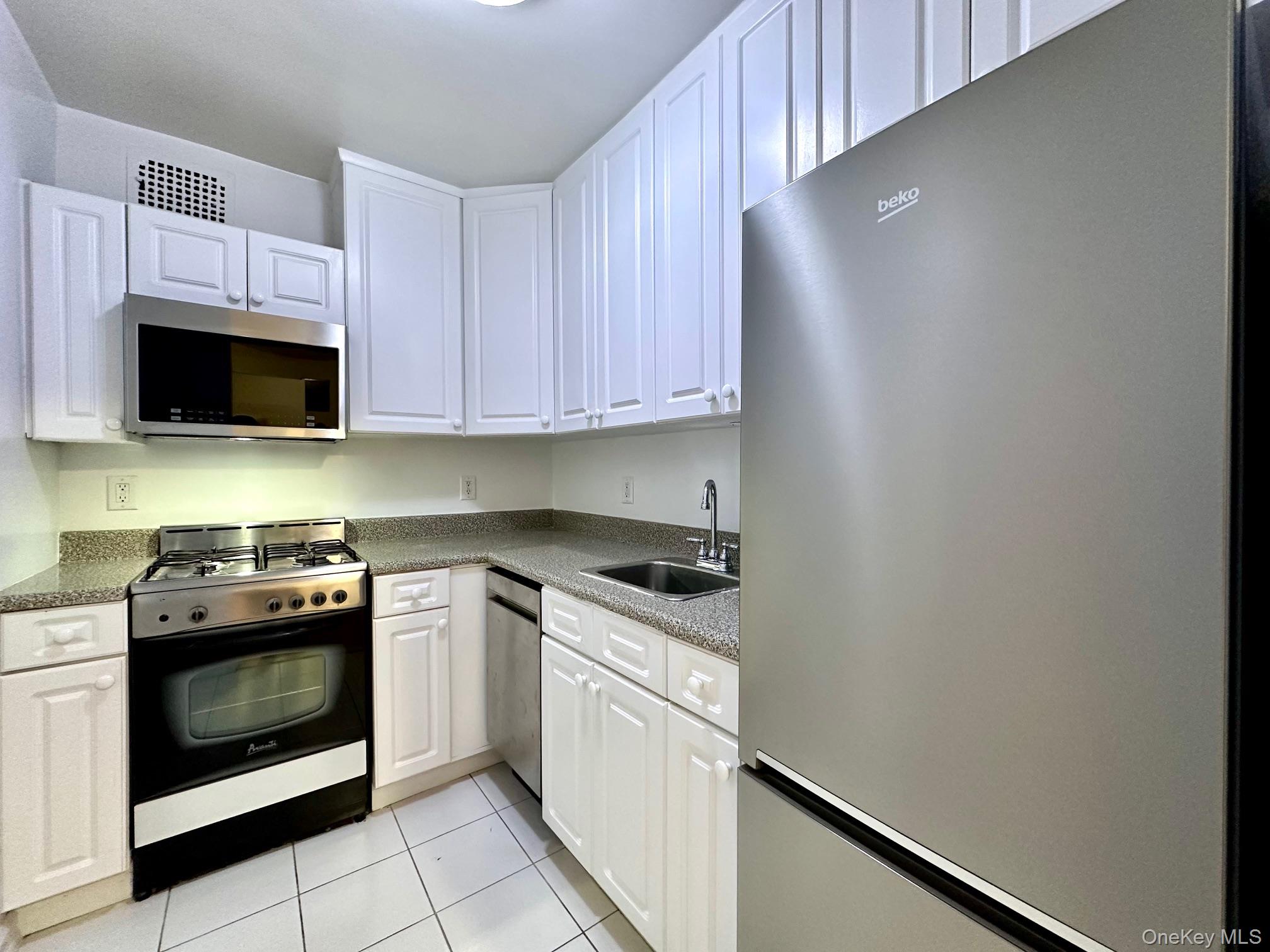 100-25 Queens Boulevard 5g Property Photo 10