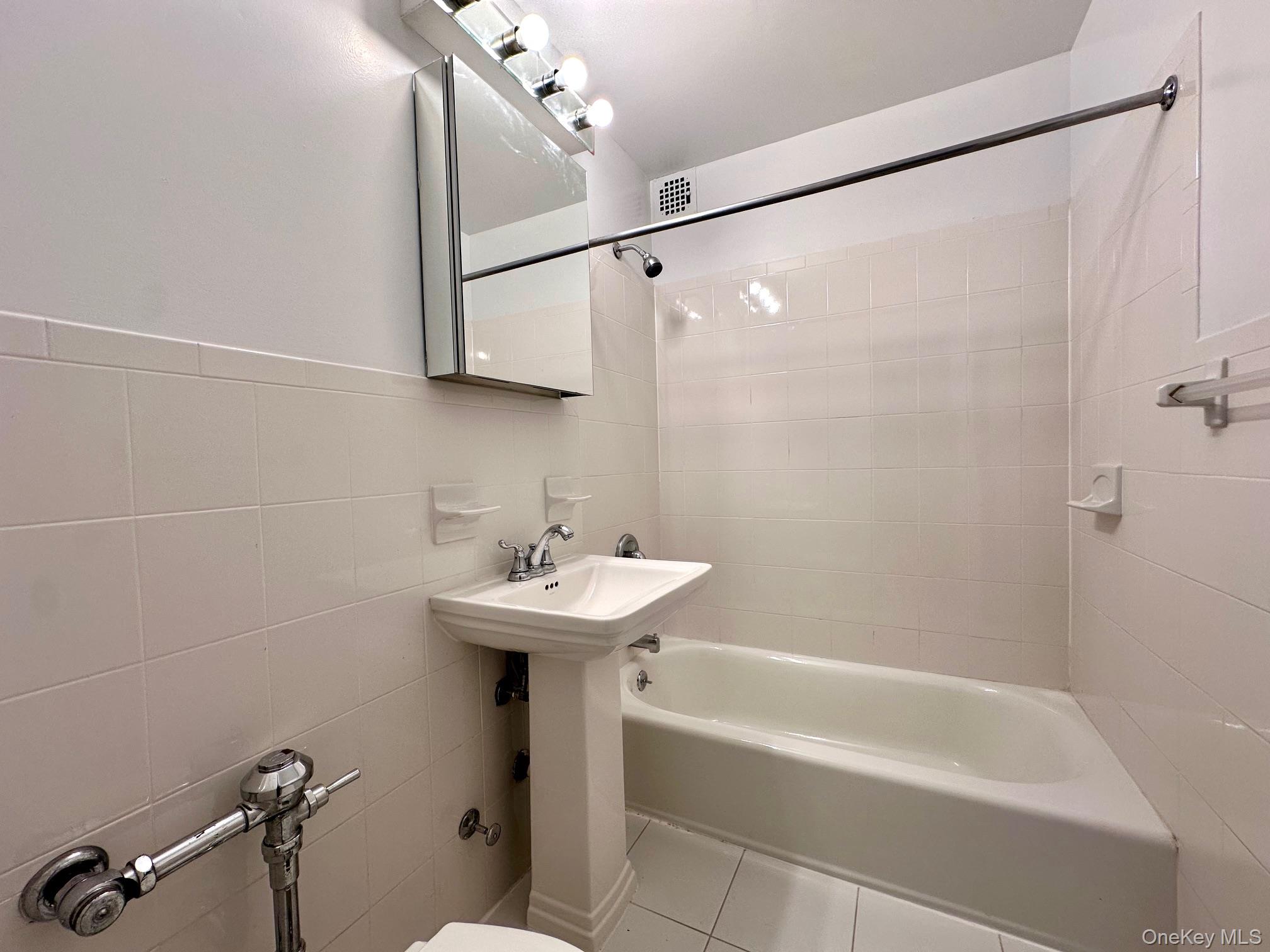 100-25 Queens Boulevard 5g Property Photo 11