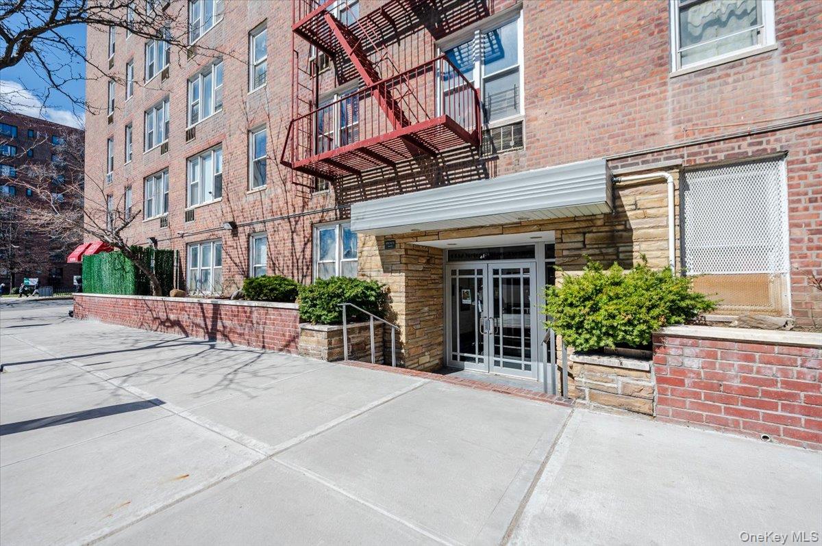 1332 Metropolitan Avenue 4k Property Photo 2