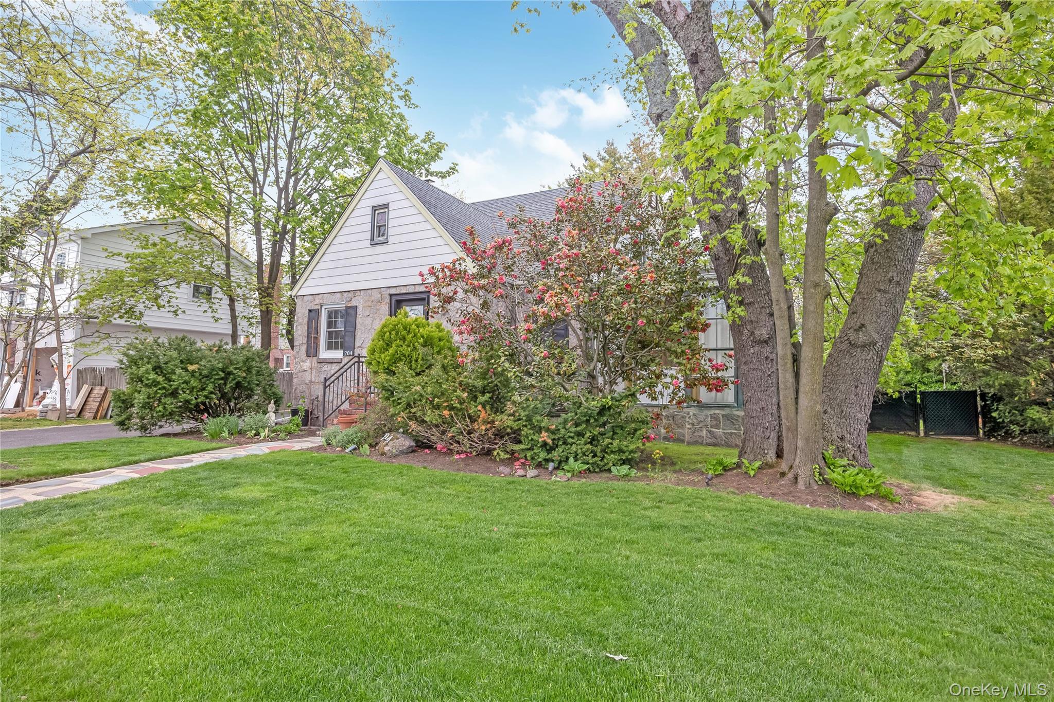 204 Franklin Avenue Property Photo 2