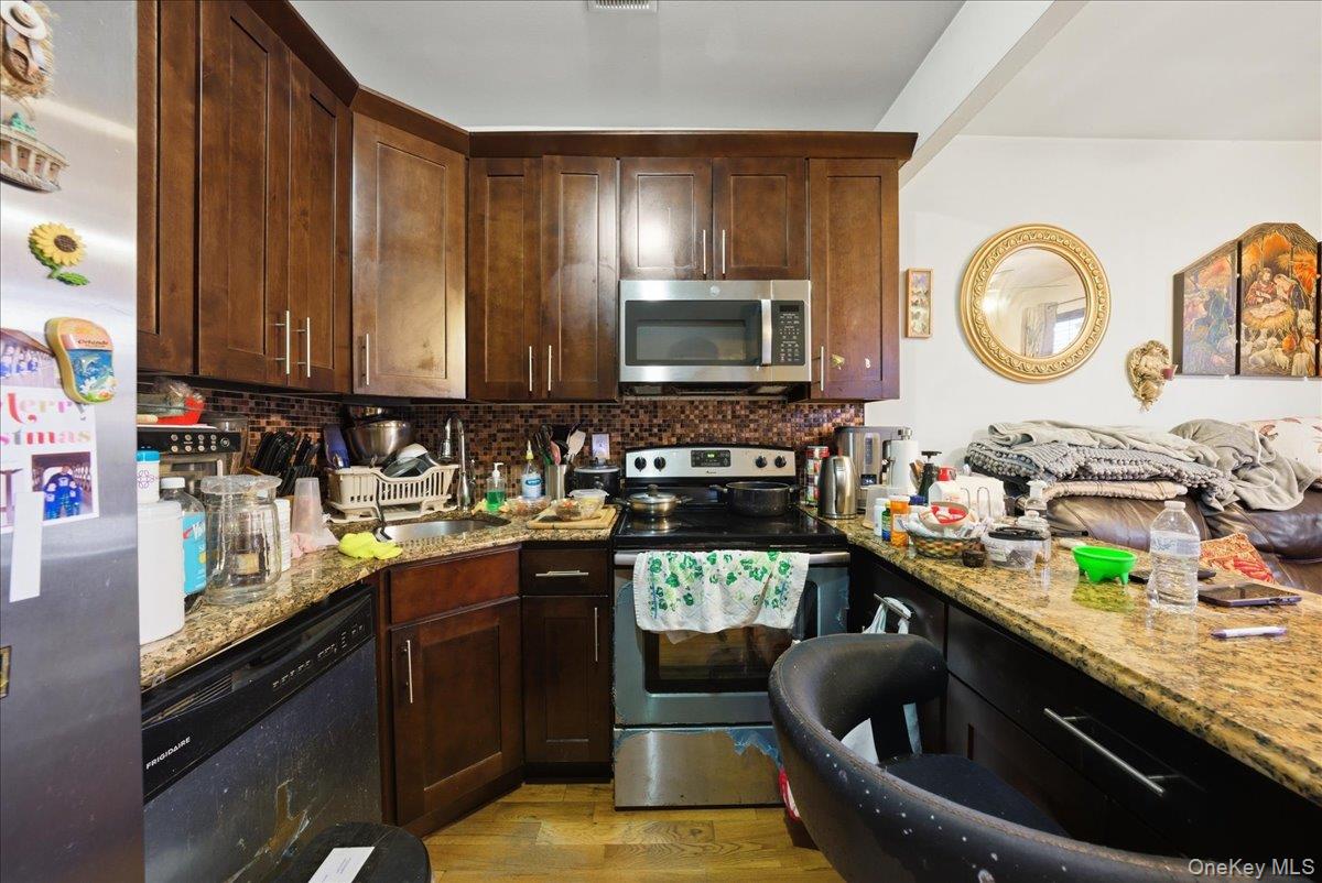 1268 Findlay Avenue Property Photo 8
