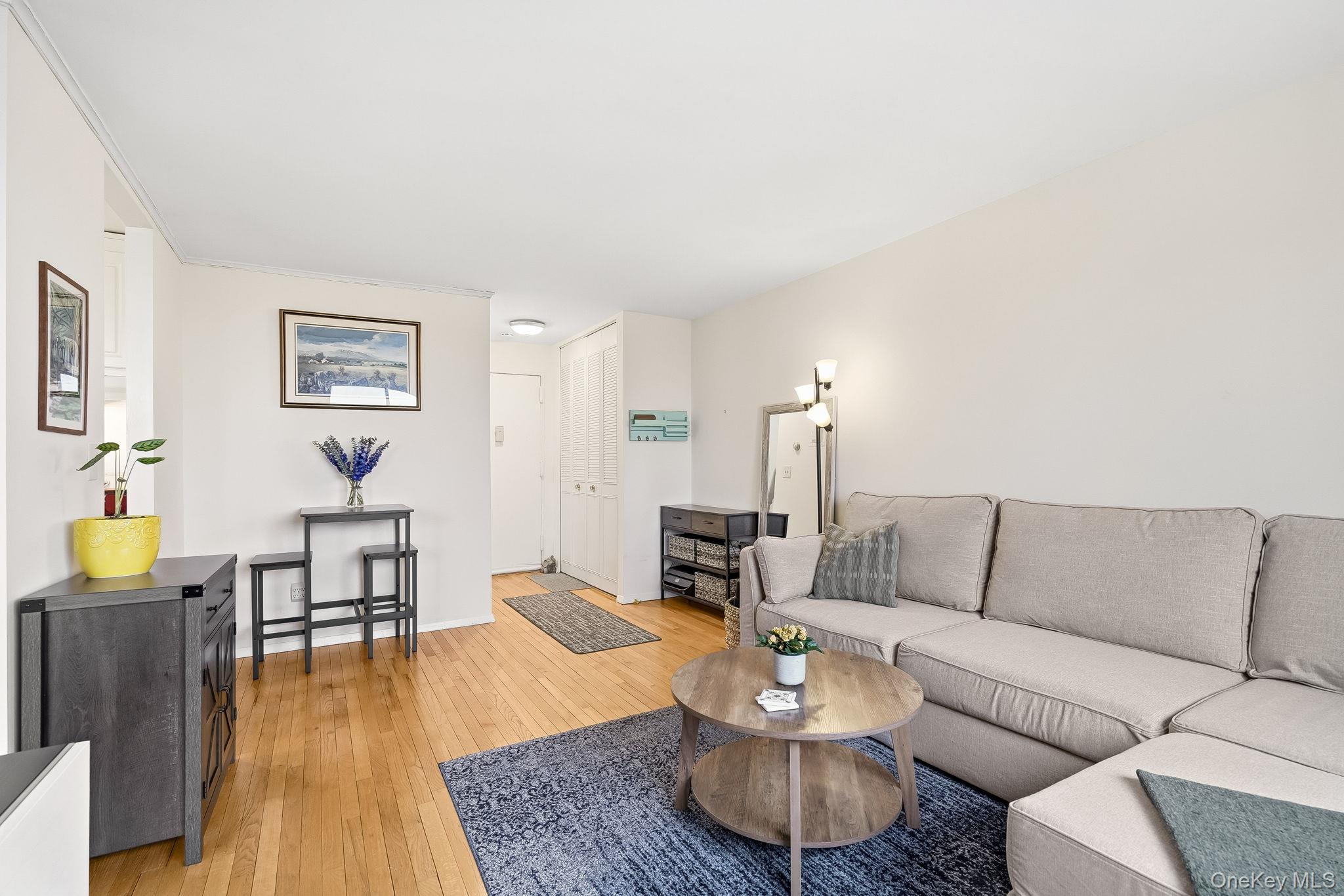 395 Westchester Avenue 6i Property Photo 9