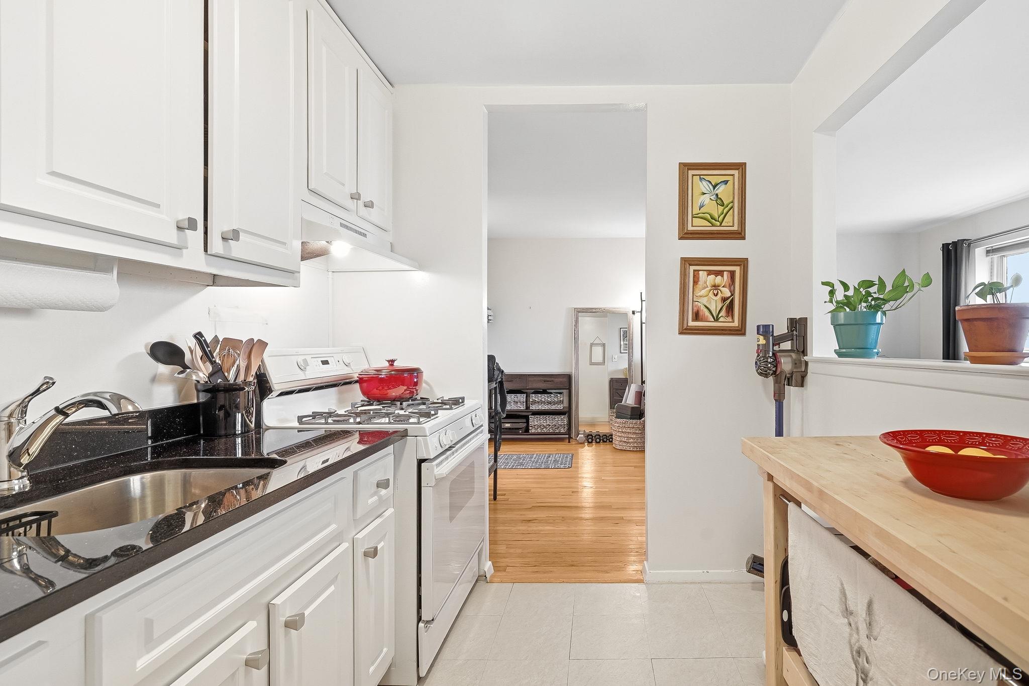 395 Westchester Avenue 6i Property Photo 14