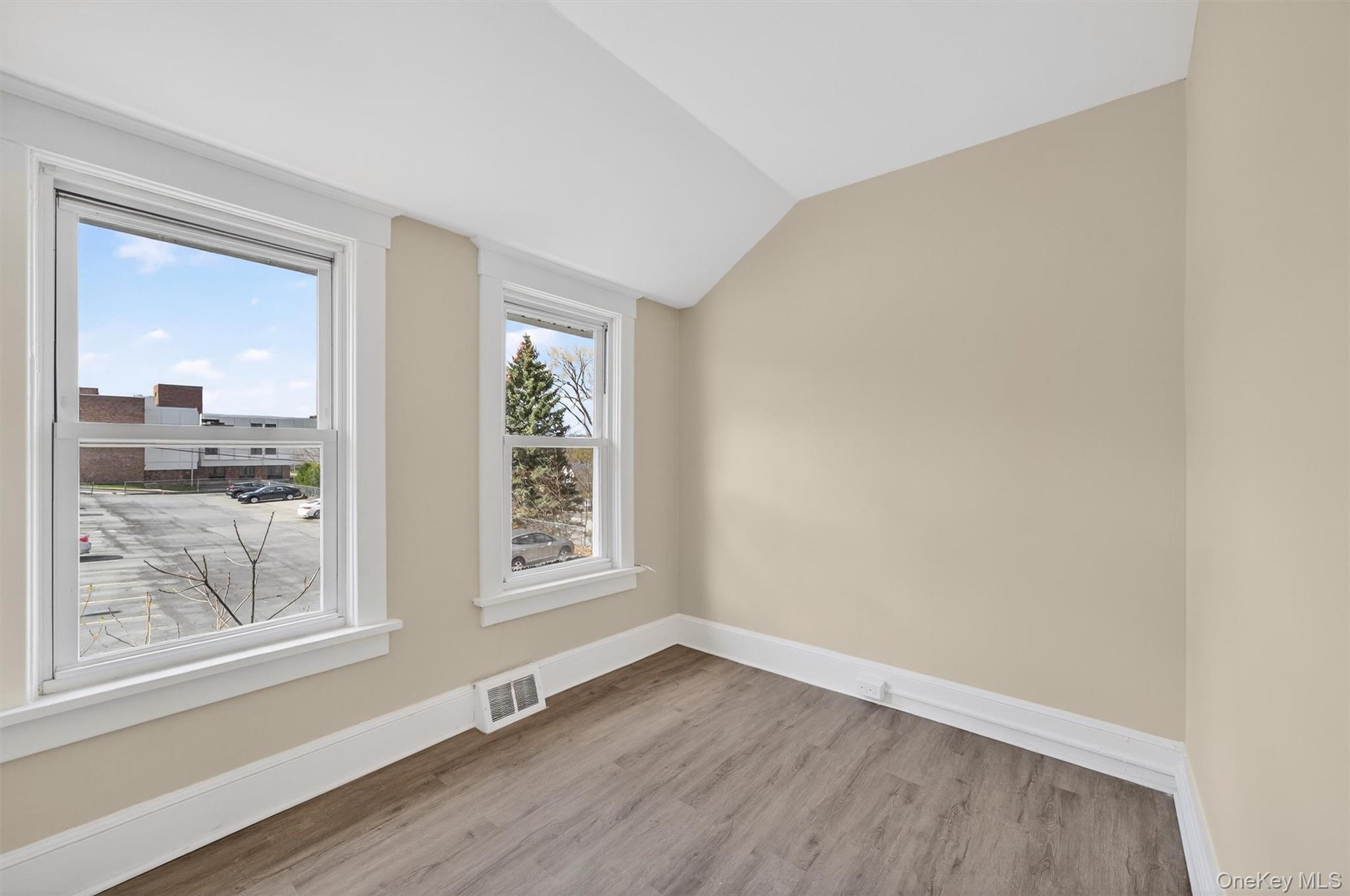 26 1/2 Ridge Street Property Photo 28