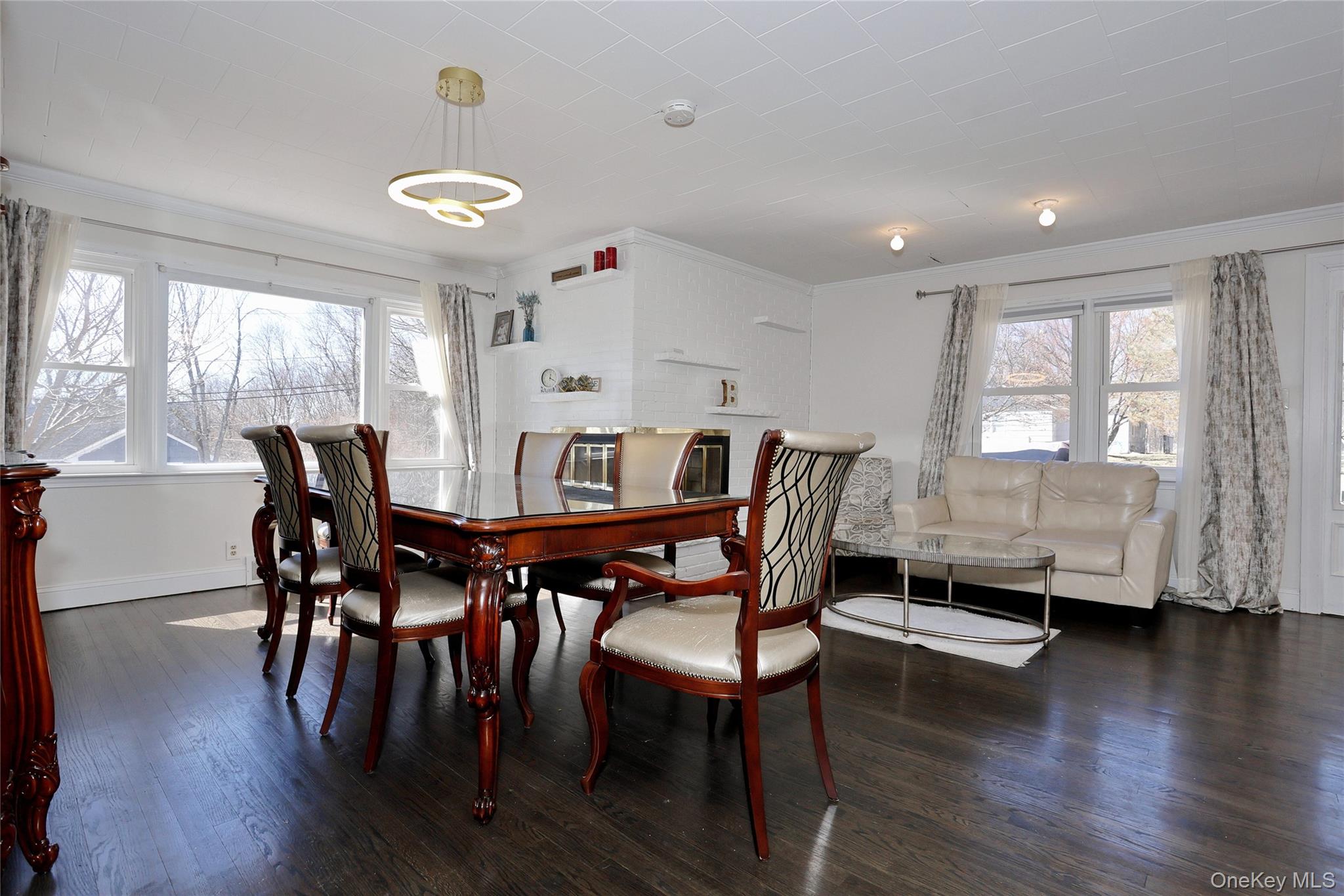 35 Mid Oaks Street Property Photo 8