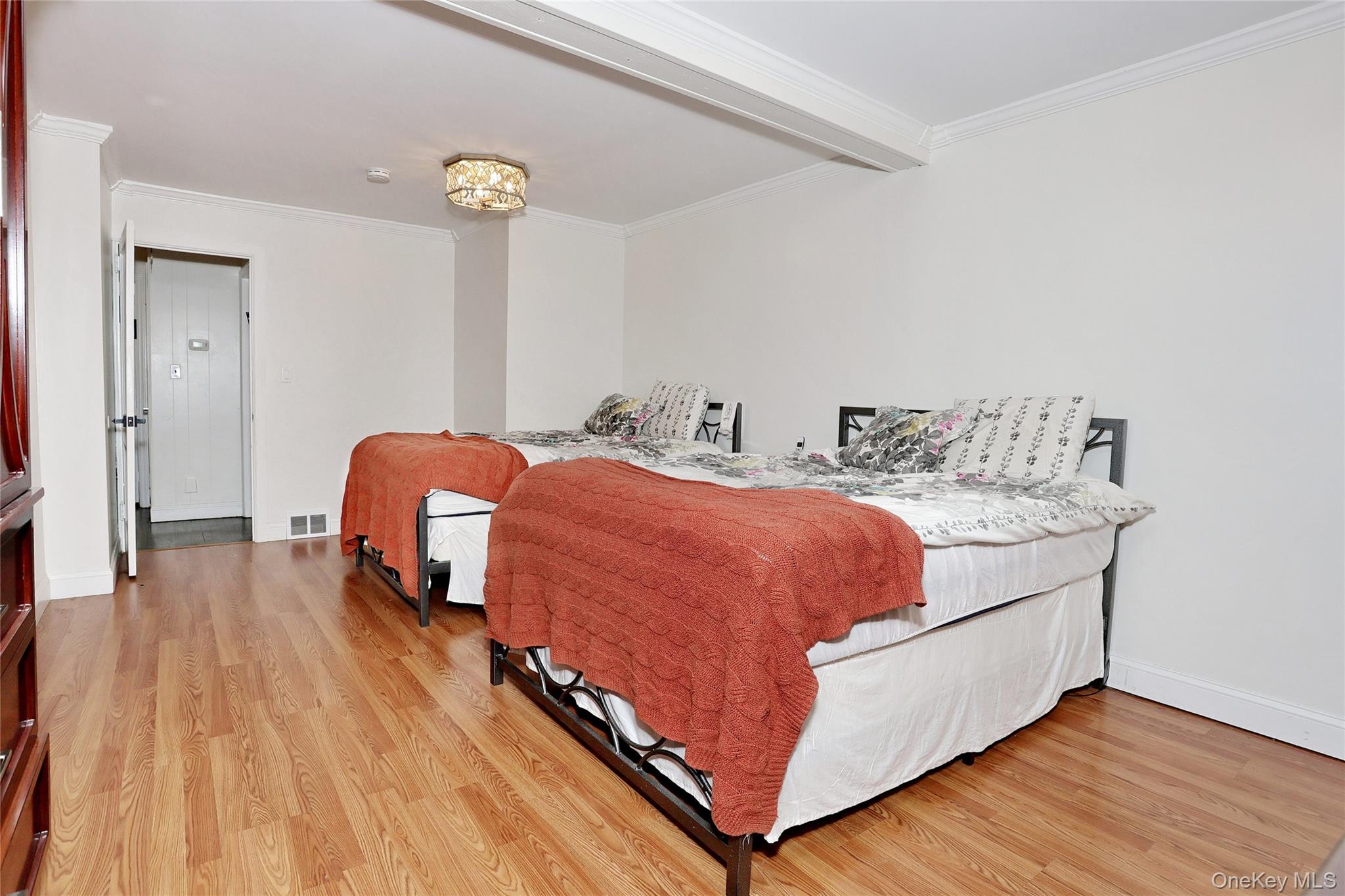 35 Mid Oaks Street Property Photo 14