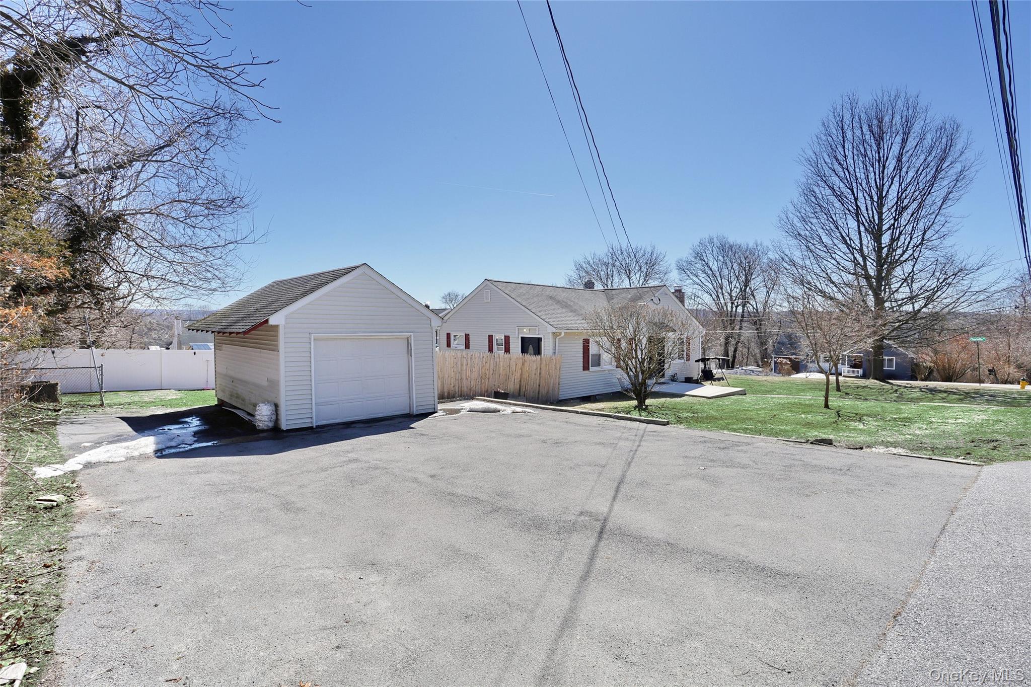 35 Mid Oaks Street Property Photo 16
