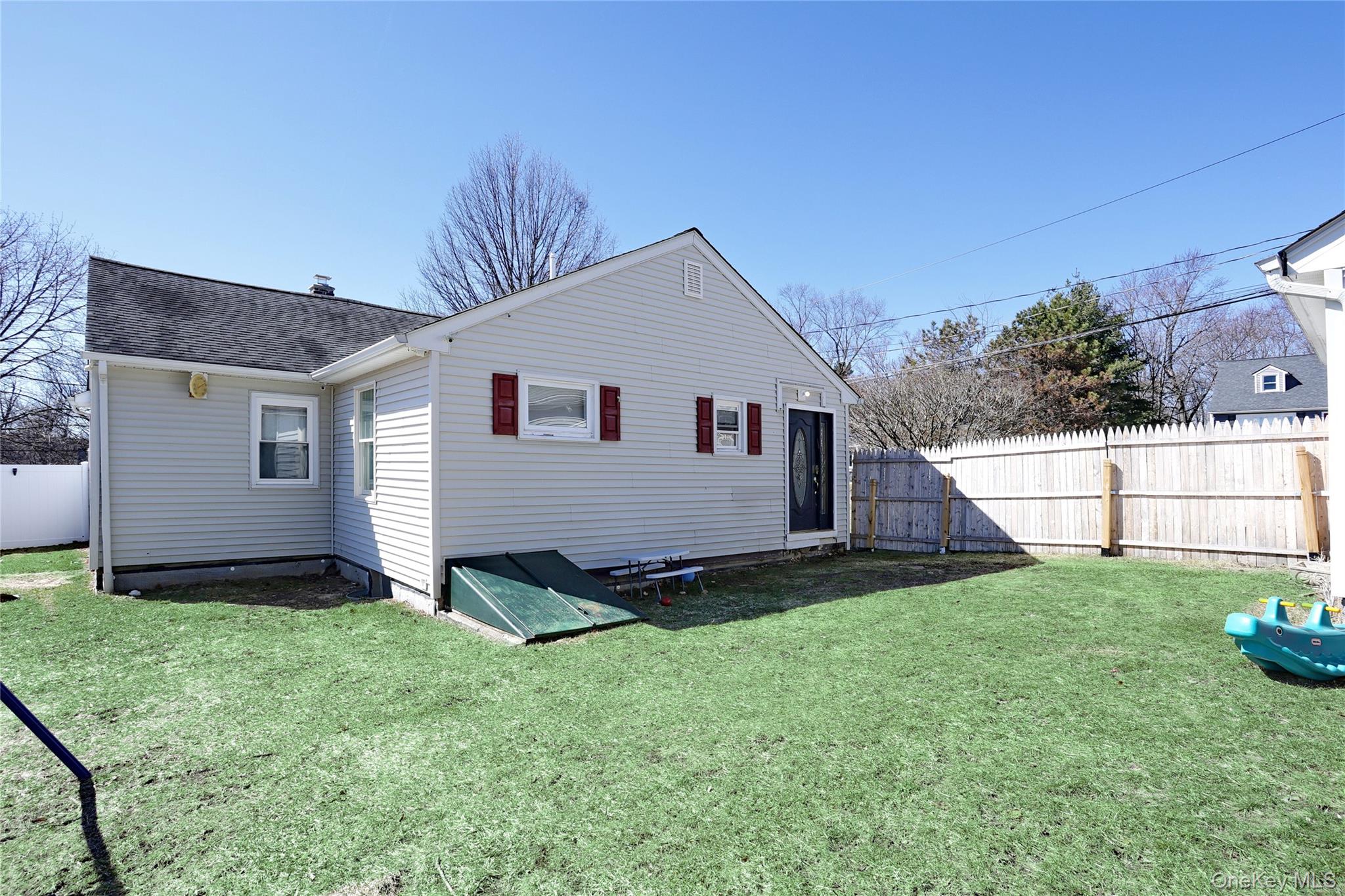 35 Mid Oaks Street Property Photo 17