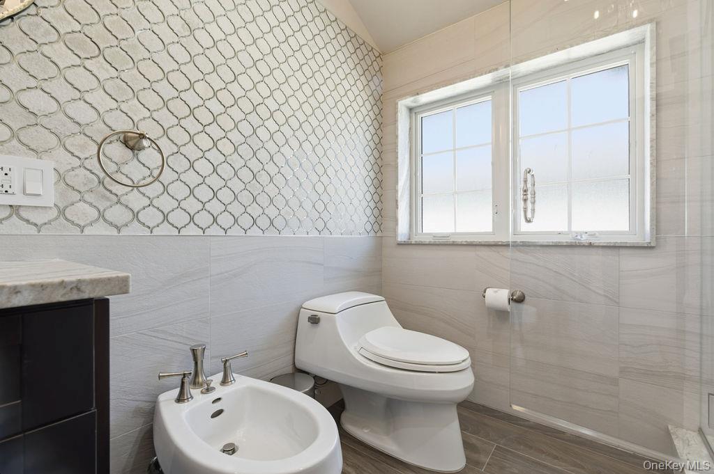 160-14 83rd Street Property Photo 15