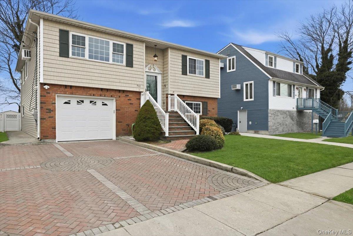 557 Southside Avenue Property Photo 1
