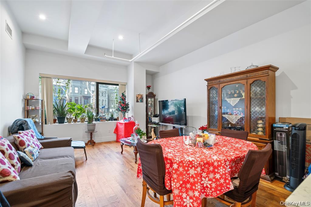 850 Metropolitan Avenue 1e Property Photo 3