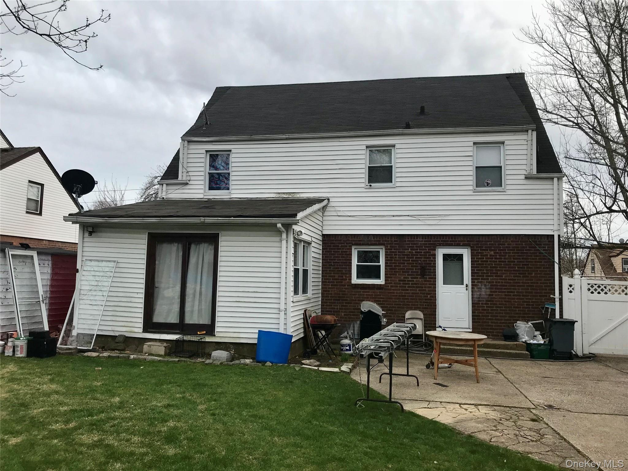 86 W Clinton Avenue Property Photo 4