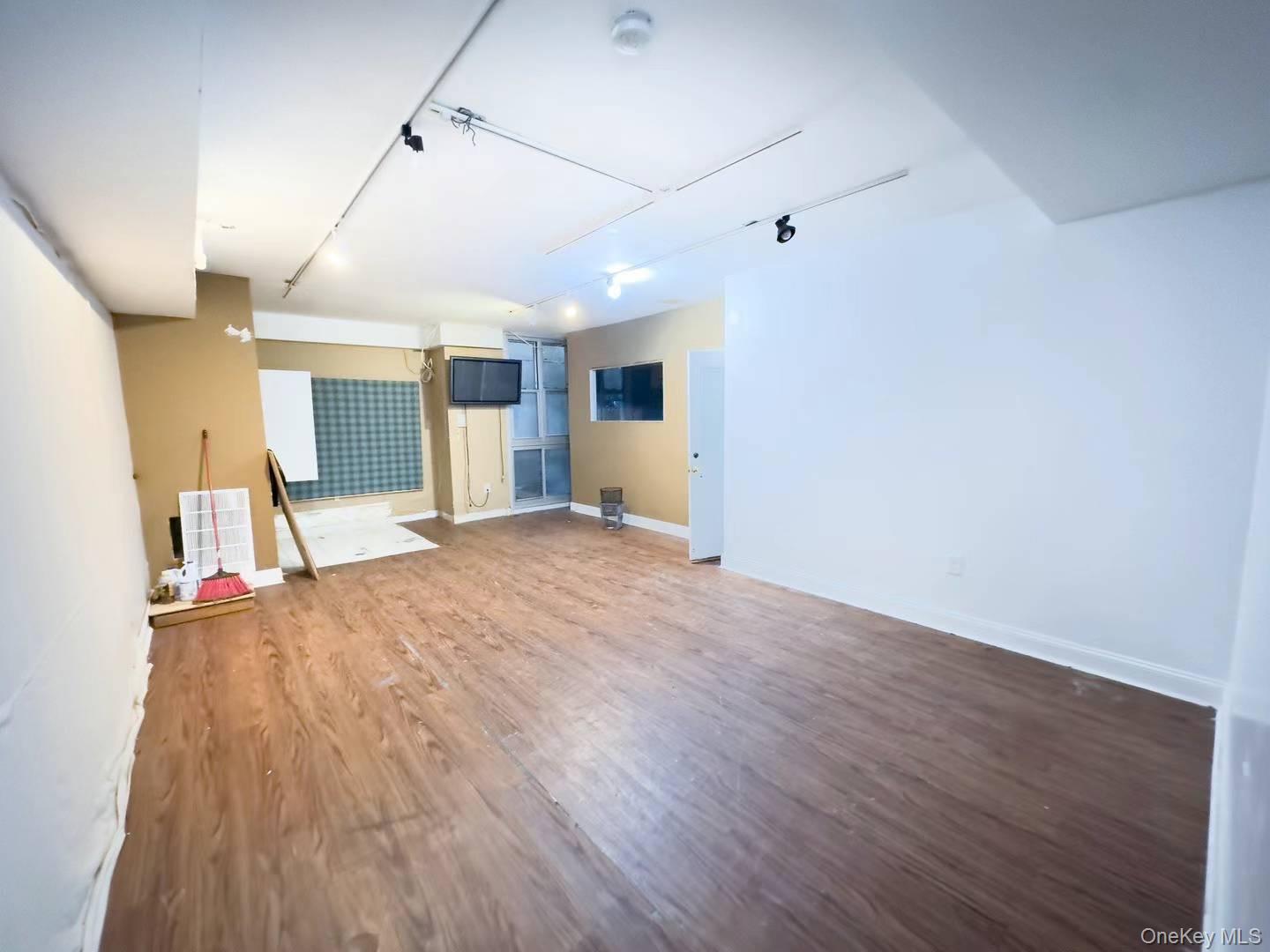 147 Manhattan Avenue Property Photo 9
