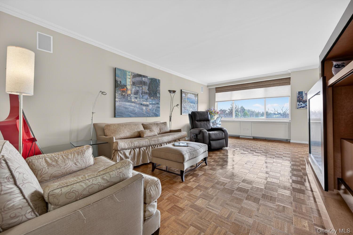 100 Hilton Avenue 601 Property Photo 2