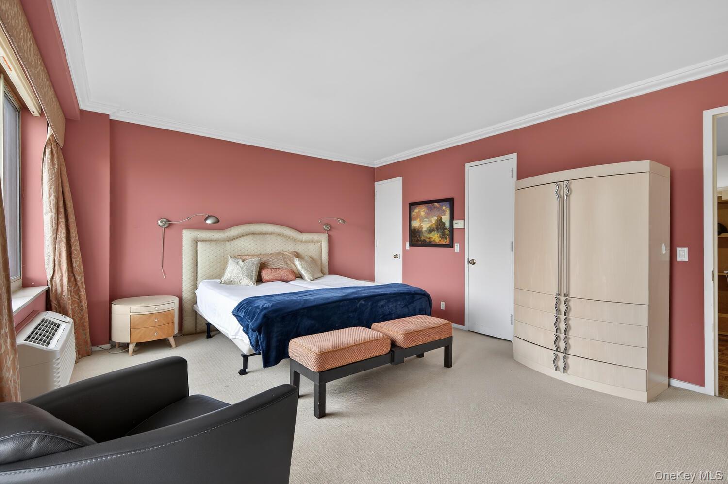 100 Hilton Avenue 601 Property Photo 6