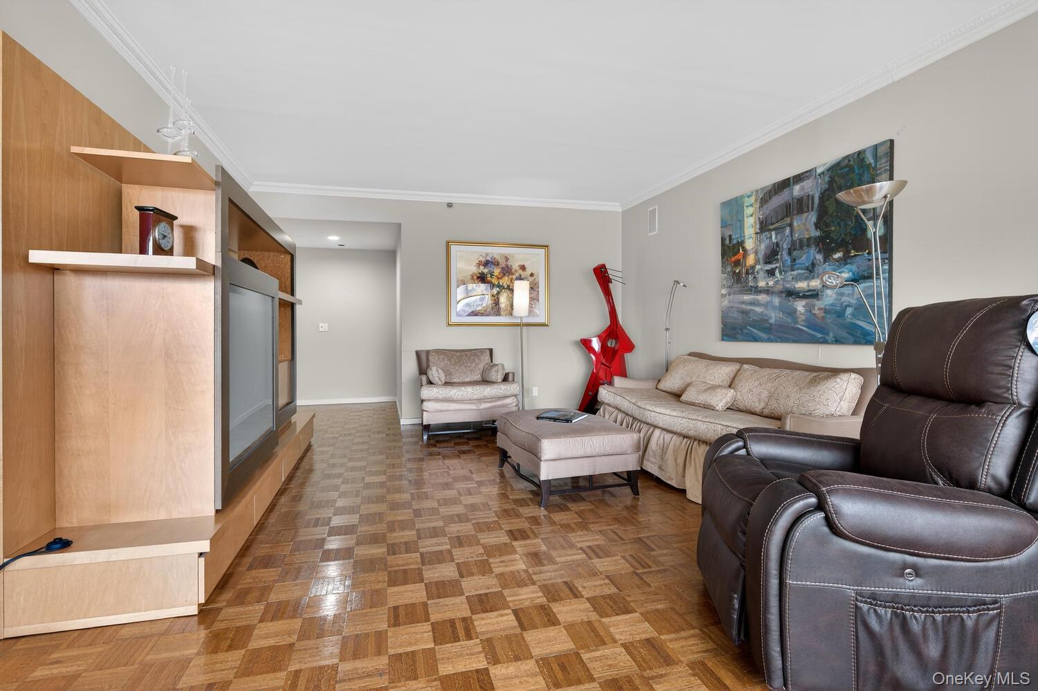 100 Hilton Avenue 601 Property Photo 10